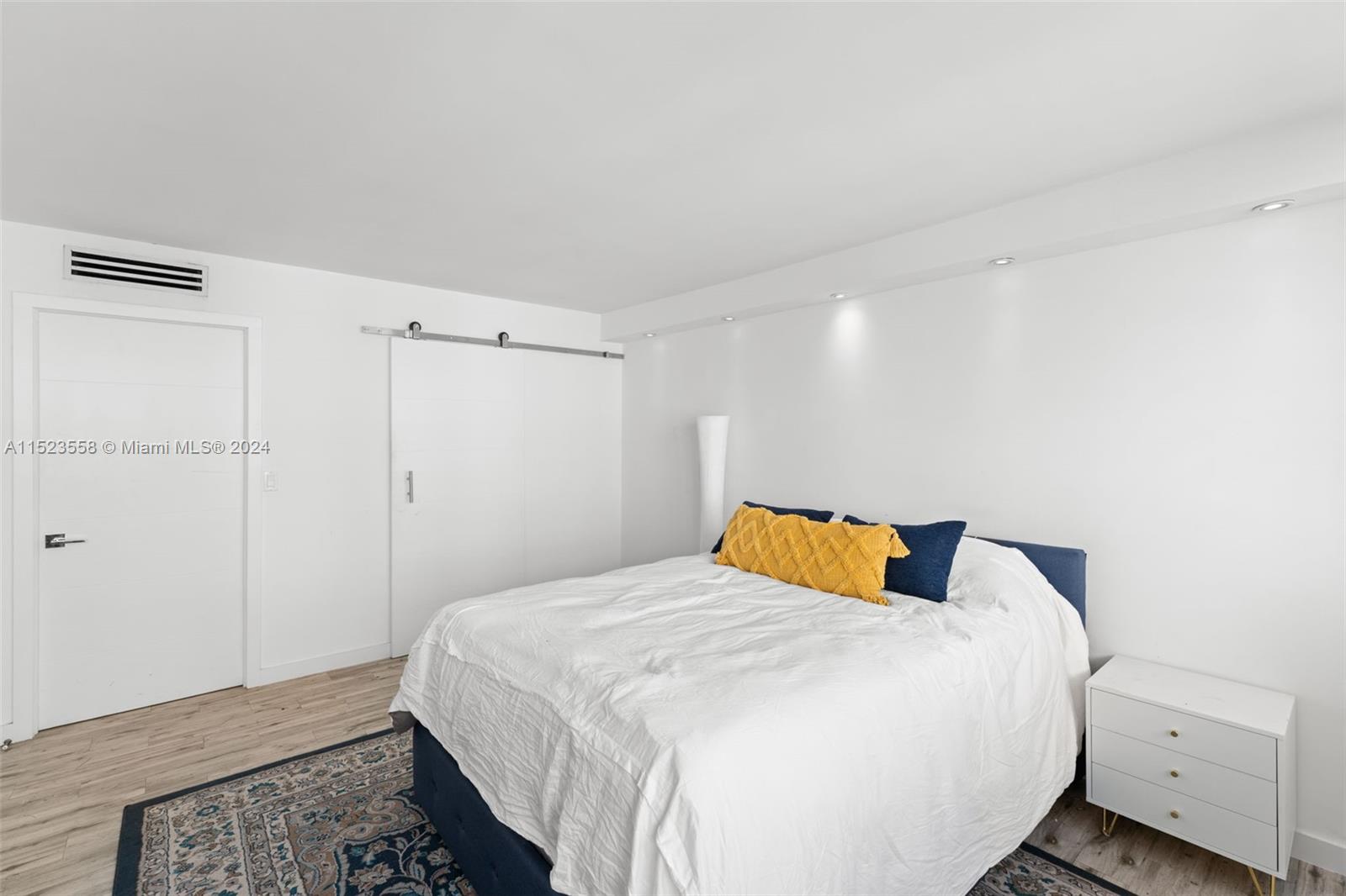 5838 Collins Ave 9E, Miami Beach, Florida 33140, 1 Bedroom Bedrooms, ,1 BathroomBathrooms,Residential,For Sale,5838 Collins Ave 9E,A11523558