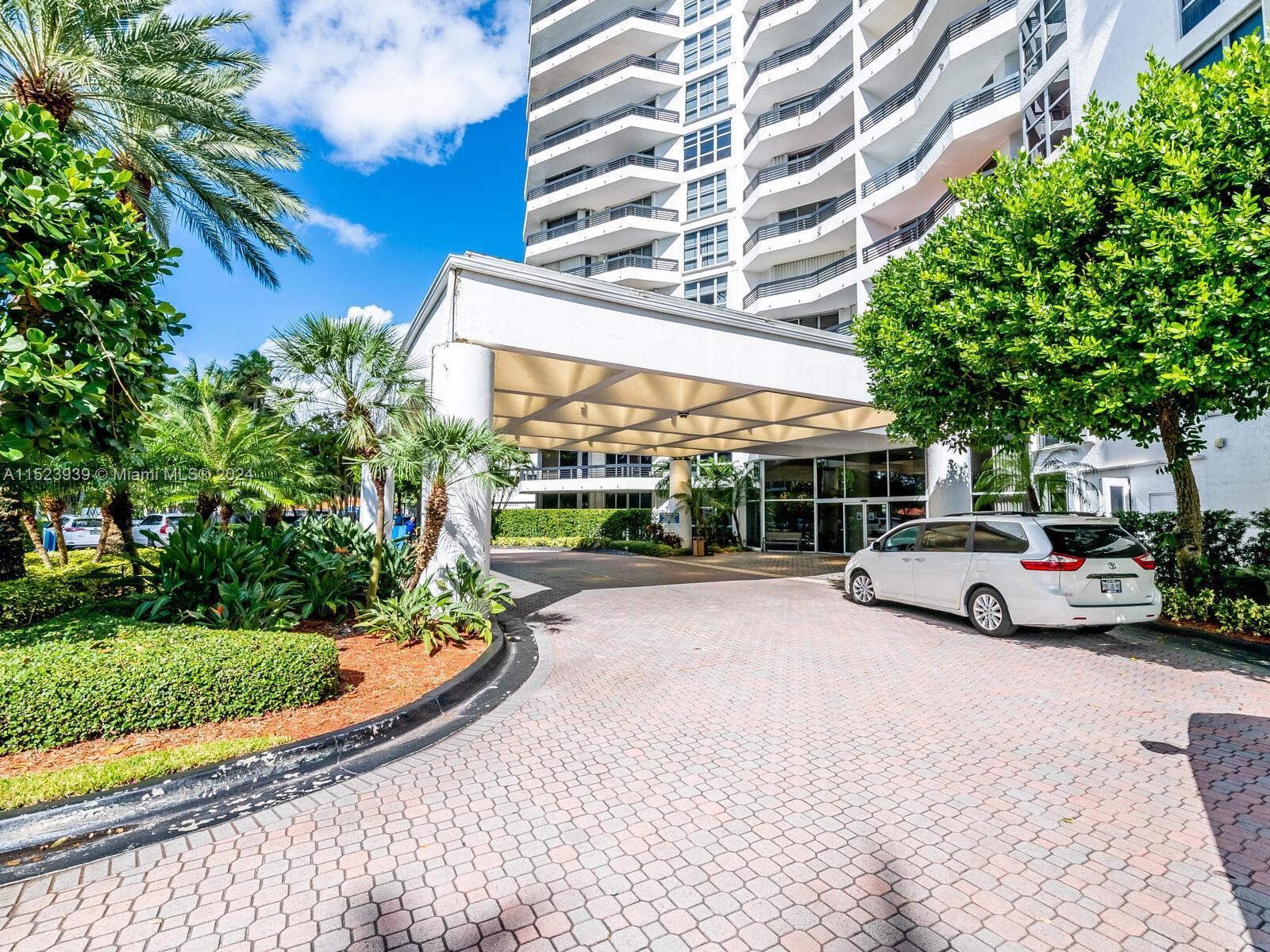 19195 NE 36th Ct 1901, Aventura, Florida 33180, 2 Bedrooms Bedrooms, ,2 BathroomsBathrooms,Residential,For Sale,19195 NE 36th Ct 1901,A11523939