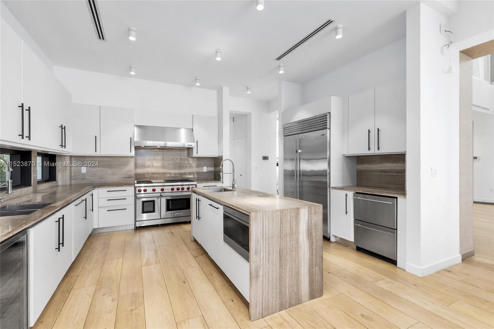 3300 Chase Ave, Miami Beach, FL, 33140 United States, 5 Bedrooms Bedrooms, ,5 BathroomsBathrooms,Residential,For Sale,Chase Ave,A11523870