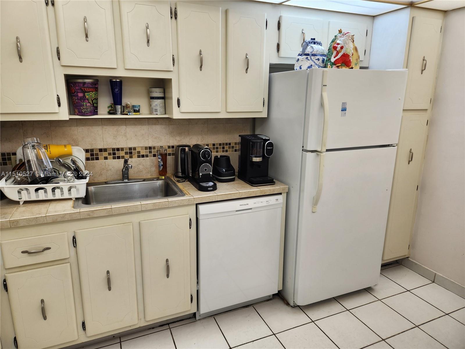 3375 N Country Club Dr 203, Aventura, Florida 33180, 1 Bedroom Bedrooms, ,1 BathroomBathrooms,Residentiallease,For Rent,3375 N Country Club Dr 203,A11510527