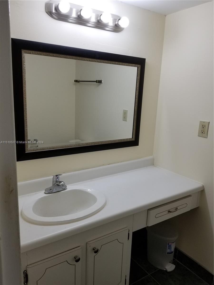 3375 N Country Club Dr 203, Aventura, Florida 33180, 1 Bedroom Bedrooms, ,1 BathroomBathrooms,Residentiallease,For Rent,3375 N Country Club Dr 203,A11510527