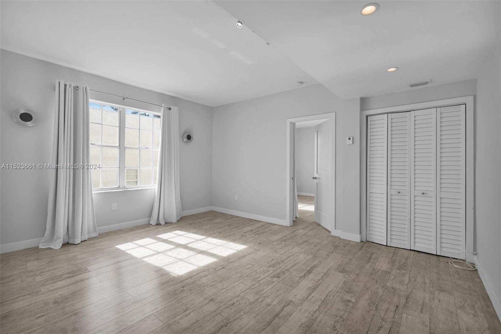1051 Meridian Ave 1H, Miami Beach, Florida 33139, 1 Bedroom Bedrooms, ,1 BathroomBathrooms,Residential,For Sale,1051 Meridian Ave 1H,A11523661