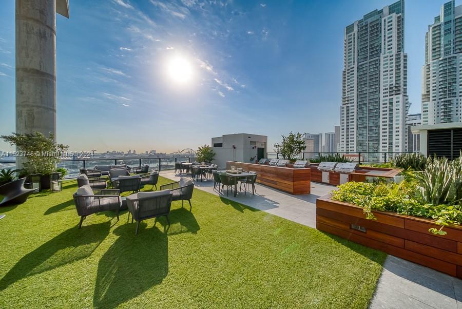 398 NE 5th St 4415, Miami, Florida 33132, 1 Bedroom Bedrooms, ,1 BathroomBathrooms,Residential,For Sale,398 NE 5th St 4415,A11523746