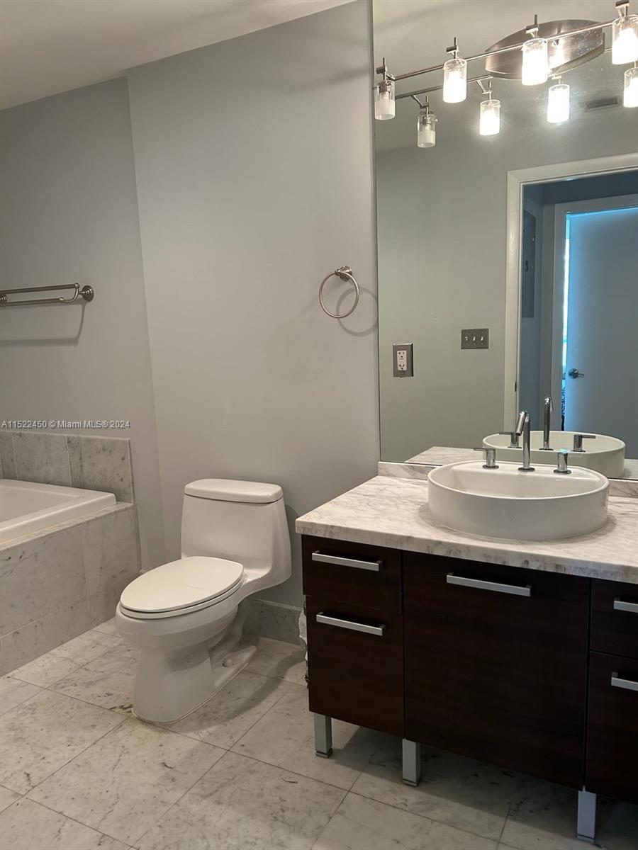253 NE 2nd St 1106, Miami, Florida 33132, 1 Bedroom Bedrooms, ,1 BathroomBathrooms,Residential,For Sale,253 NE 2nd St 1106,A11522450