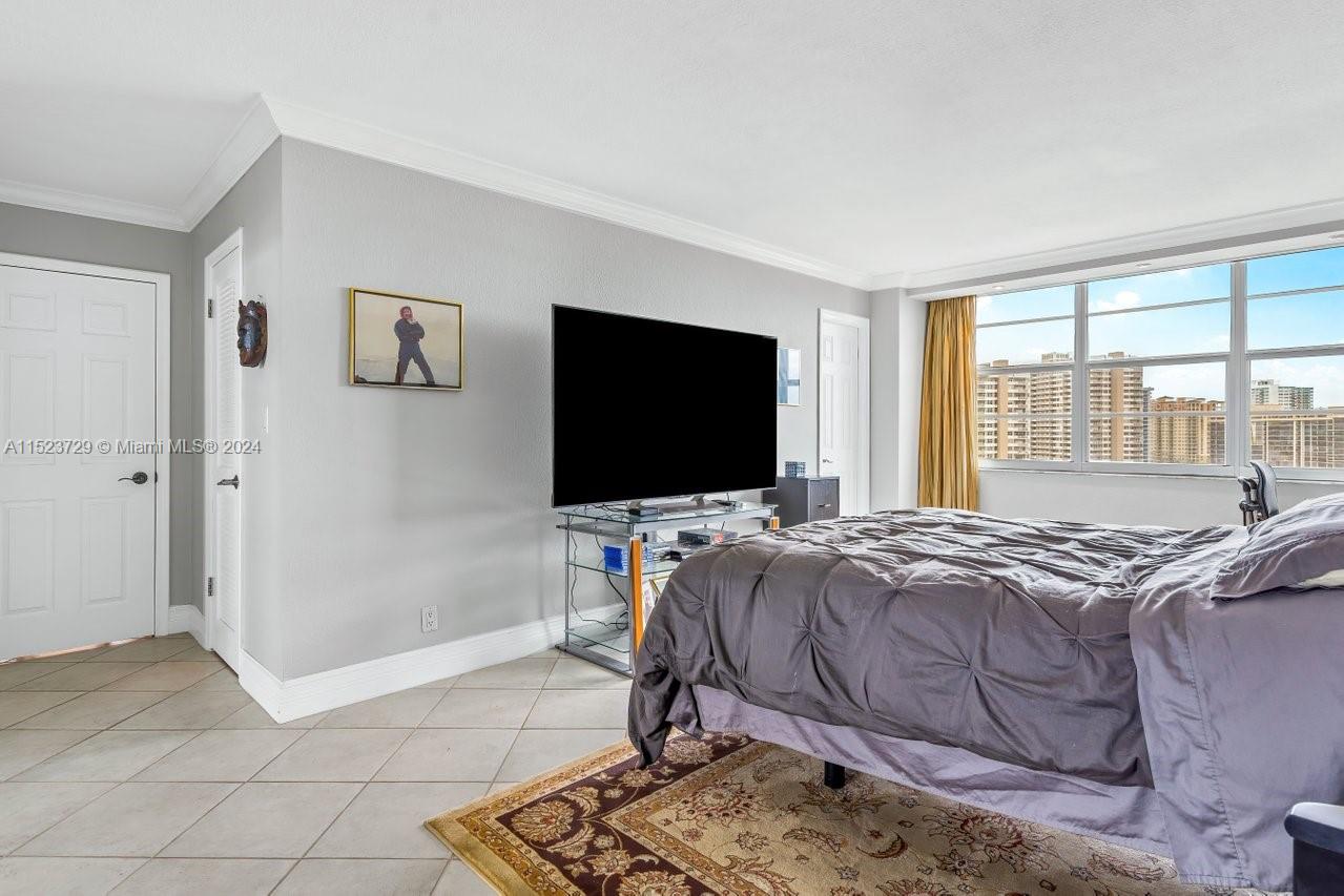 137 Golden Isles Dr 1105, Hallandale Beach, Florida 33009, 2 Bedrooms Bedrooms, ,2 BathroomsBathrooms,Residential,For Sale,137 Golden Isles Dr 1105,A11523729