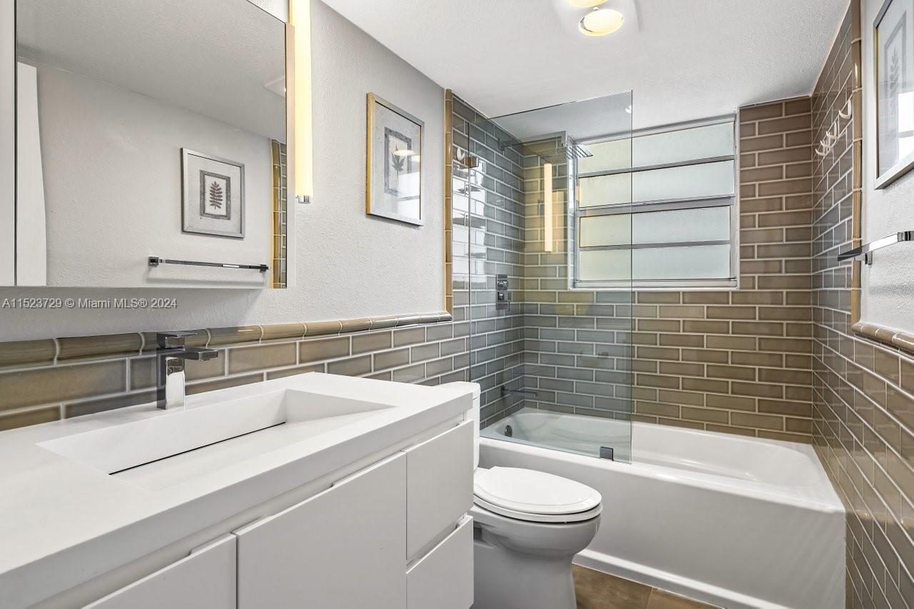 137 Golden Isles Dr 1105, Hallandale Beach, Florida 33009, 2 Bedrooms Bedrooms, ,2 BathroomsBathrooms,Residential,For Sale,137 Golden Isles Dr 1105,A11523729