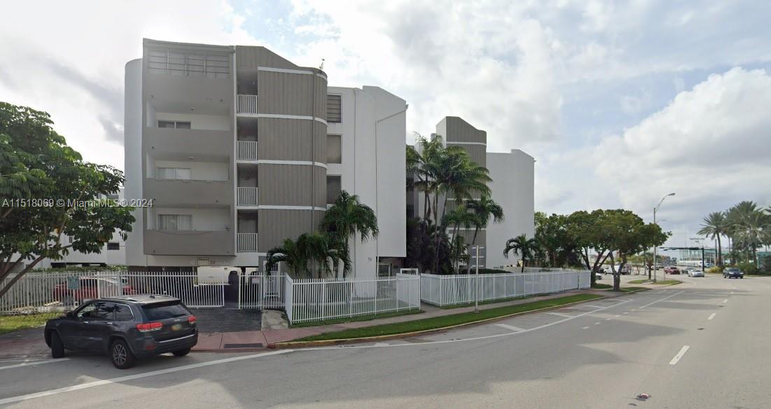 2000 Biarritz Dr 206, Miami Beach, Florida 33141, 2 Bedrooms Bedrooms, ,1 BathroomBathrooms,Residential,For Sale,2000 Biarritz Dr 206,A11518069