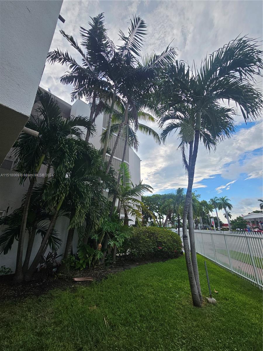 2000 Biarritz Dr 206, Miami Beach, Florida 33141, 2 Bedrooms Bedrooms, ,1 BathroomBathrooms,Residential,For Sale,2000 Biarritz Dr 206,A11518069