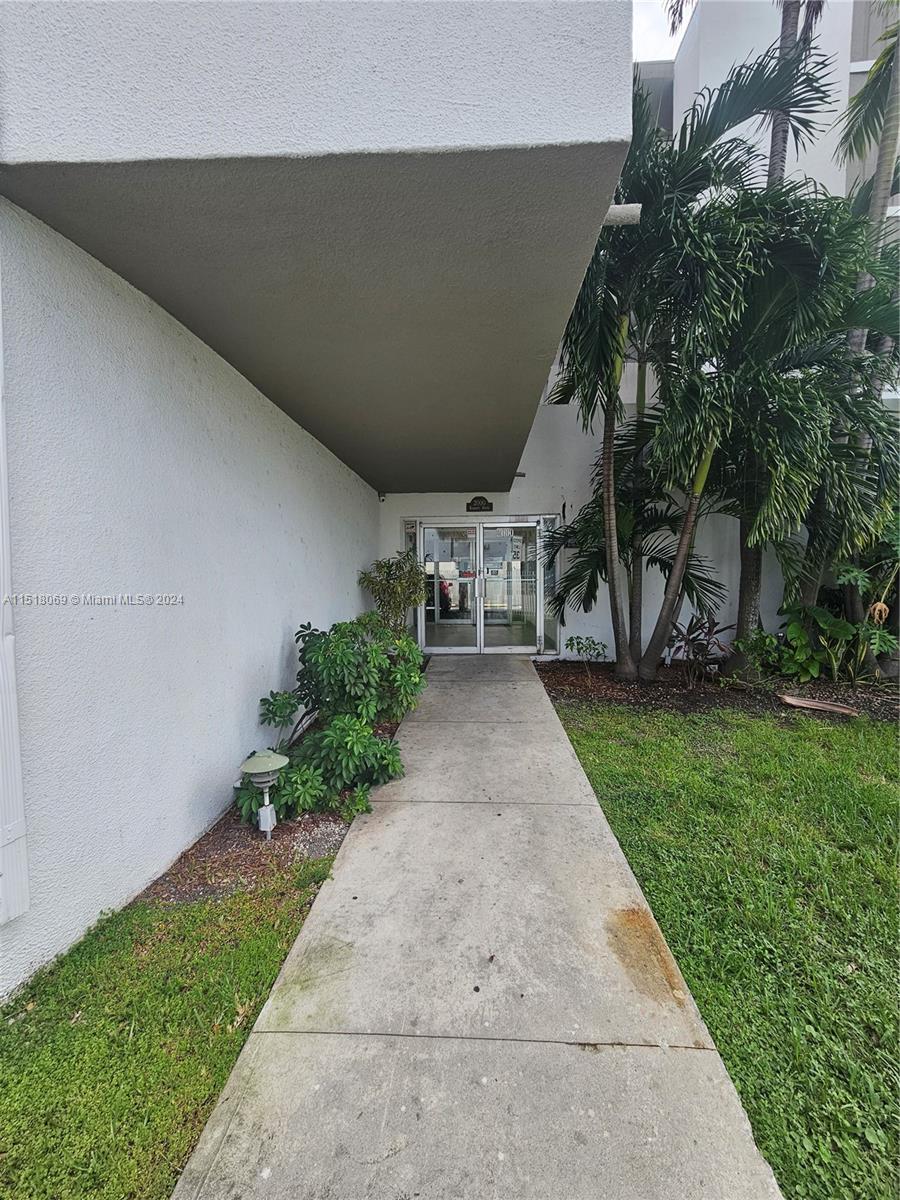 2000 Biarritz Dr 206, Miami Beach, Florida 33141, 2 Bedrooms Bedrooms, ,1 BathroomBathrooms,Residential,For Sale,2000 Biarritz Dr 206,A11518069