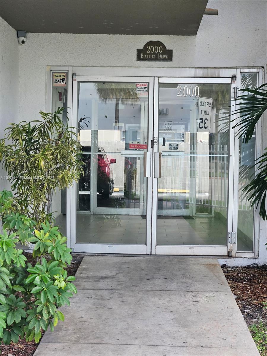 2000 Biarritz Dr 206, Miami Beach, Florida 33141, 2 Bedrooms Bedrooms, ,1 BathroomBathrooms,Residential,For Sale,2000 Biarritz Dr 206,A11518069