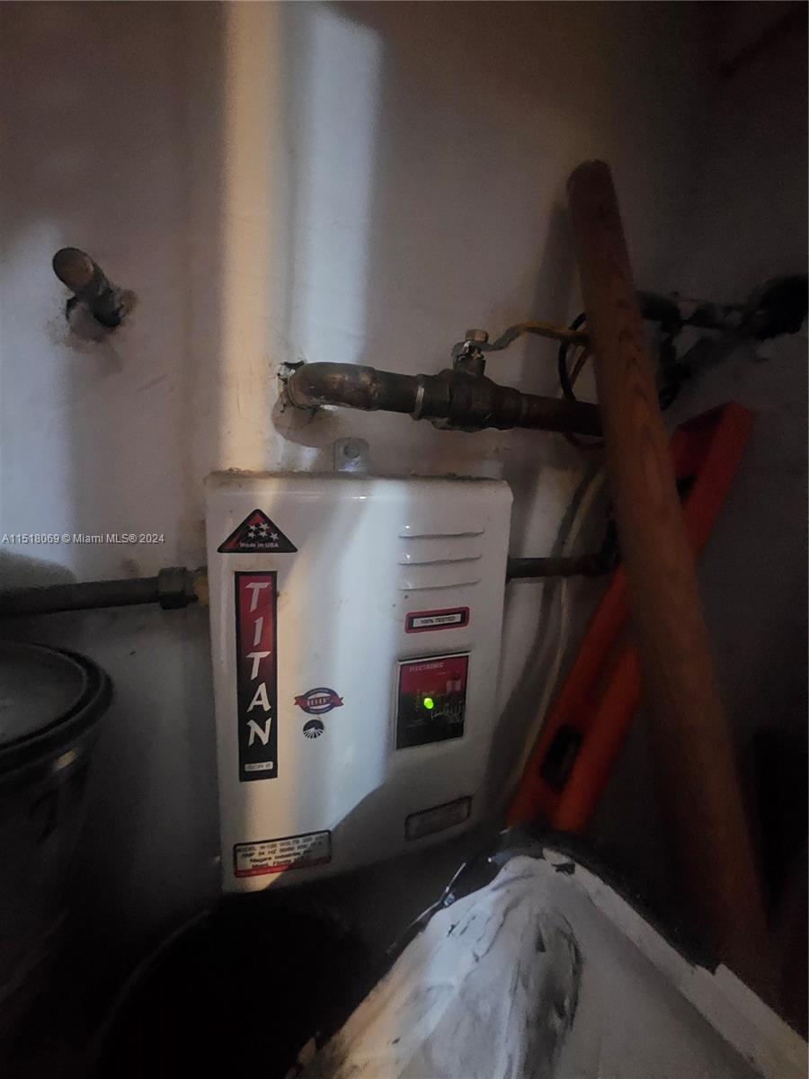 2000 Biarritz Dr 206, Miami Beach, Florida 33141, 2 Bedrooms Bedrooms, ,1 BathroomBathrooms,Residential,For Sale,2000 Biarritz Dr 206,A11518069