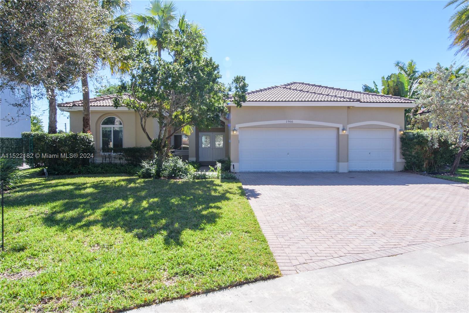 1966 SE 23rd Ct, Homestead, Florida 33035, 4 Bedrooms Bedrooms, 10 Rooms Rooms,3 BathroomsBathrooms,Residential,For Sale,1966 SE 23rd Ct,A11522182