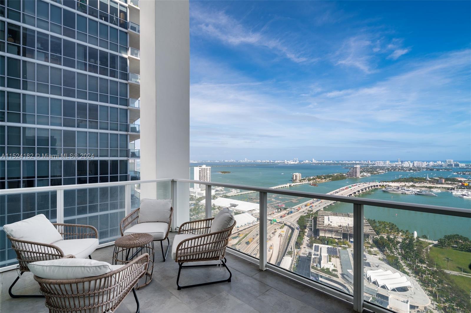 1040 Biscayne Blvd 3704, Miami, Florida 33132, 2 Bedrooms Bedrooms, ,2 BathroomsBathrooms,Residentiallease,For Rent,1040 Biscayne Blvd 3704,A11524182