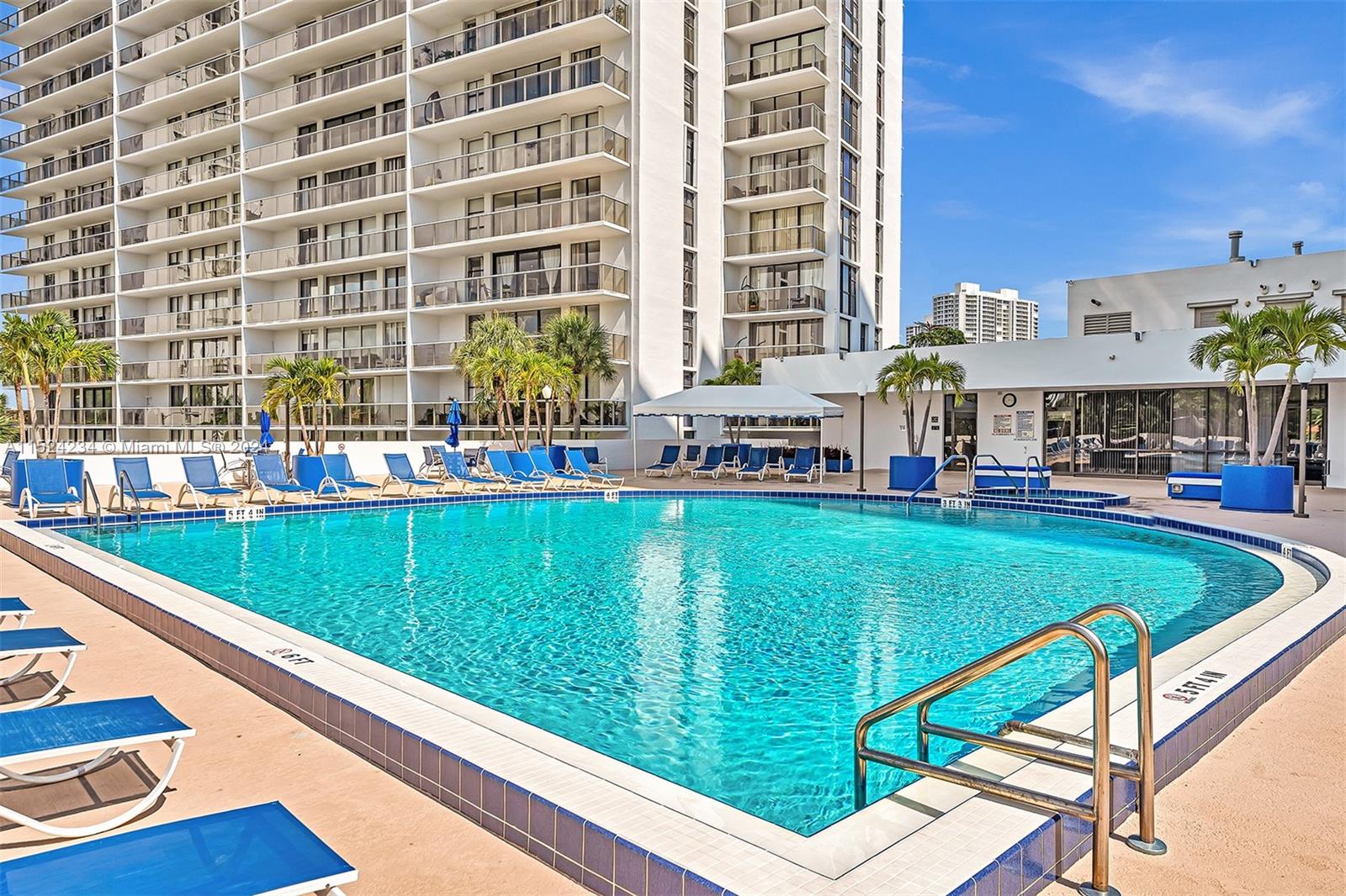 3731 N Country Club Dr 2129, Aventura, Florida 33180, 2 Bedrooms Bedrooms, ,2 BathroomsBathrooms,Residential,For Sale,3731 N Country Club Dr 2129,A11524234