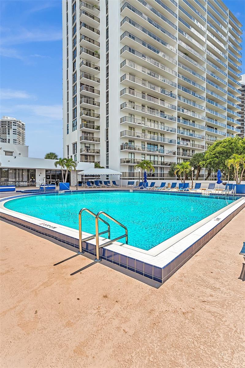 3731 N Country Club Dr 2129, Aventura, Florida 33180, 2 Bedrooms Bedrooms, ,2 BathroomsBathrooms,Residential,For Sale,3731 N Country Club Dr 2129,A11524234