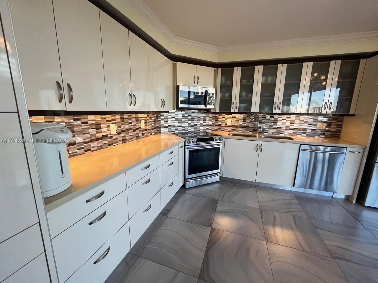 Sunny Isles Beach, Florida 33160, 2 Bedrooms Bedrooms, ,2 BathroomsBathrooms,Residentiallease,For Rent,A11524289