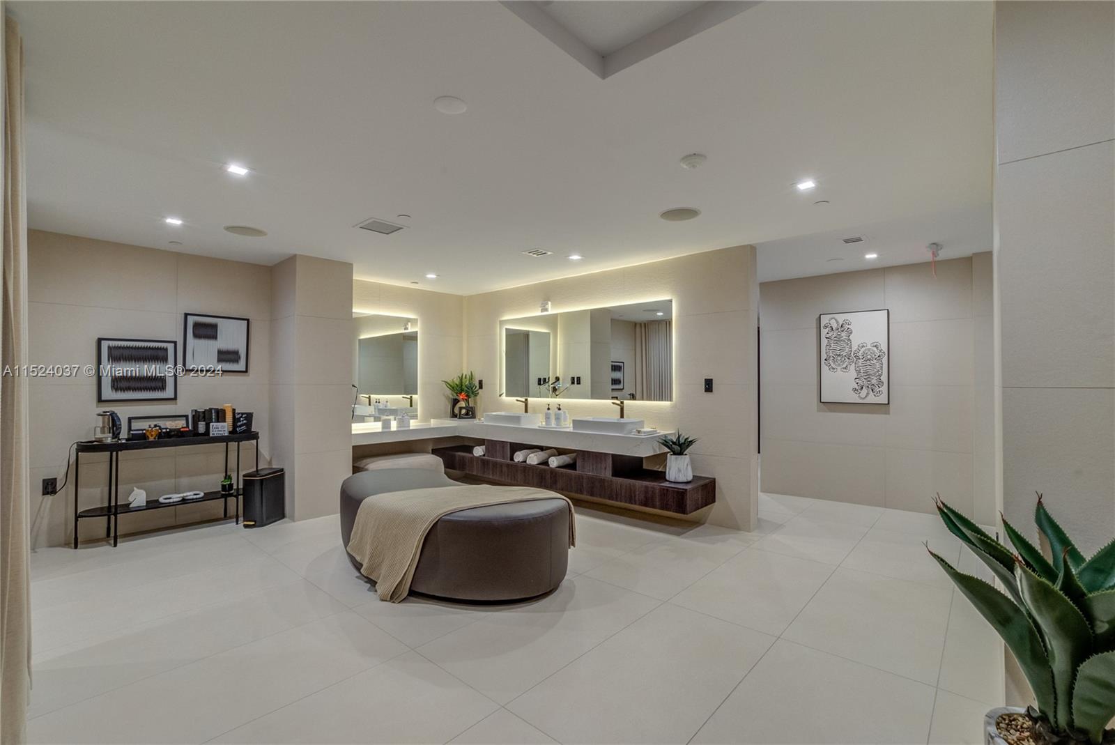 15901 Collins Ave, Sunny Isles Beach, FL, 33160 United States, 3 Bedrooms Bedrooms, ,3 BathroomsBathrooms,Residential,For Sale,Collins Ave,A11524037