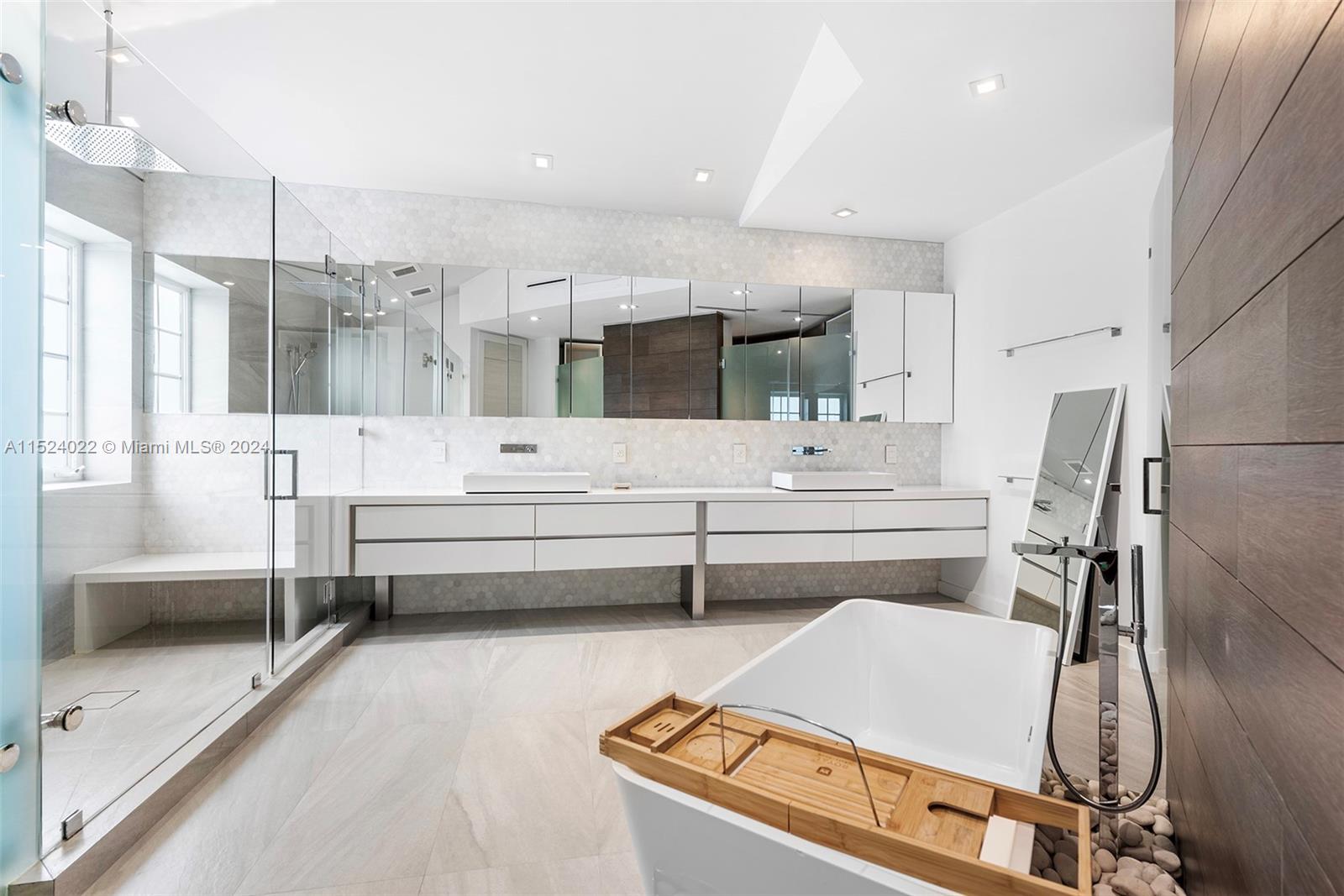 19963 NE 37th Ave, Aventura, Florida 33180, 5 Bedrooms Bedrooms, ,5 BathroomsBathrooms,Residential,For Sale,19963 NE 37th Ave,A11524022