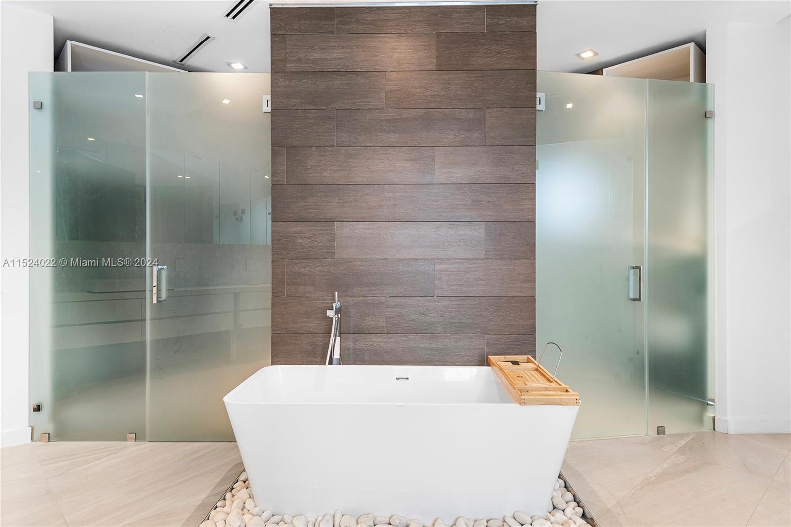 19963 NE 37th Ave, Aventura, Florida 33180, 5 Bedrooms Bedrooms, ,5 BathroomsBathrooms,Residential,For Sale,19963 NE 37th Ave,A11524022