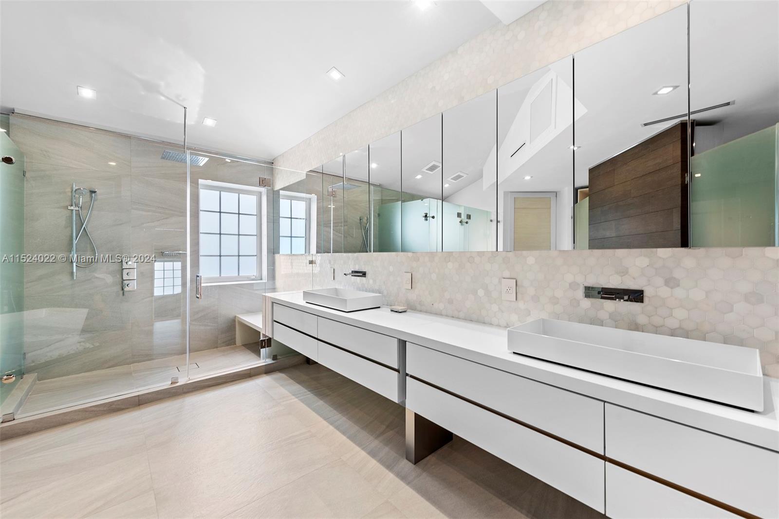 19963 NE 37th Ave, Aventura, Florida 33180, 5 Bedrooms Bedrooms, ,5 BathroomsBathrooms,Residential,For Sale,19963 NE 37th Ave,A11524022