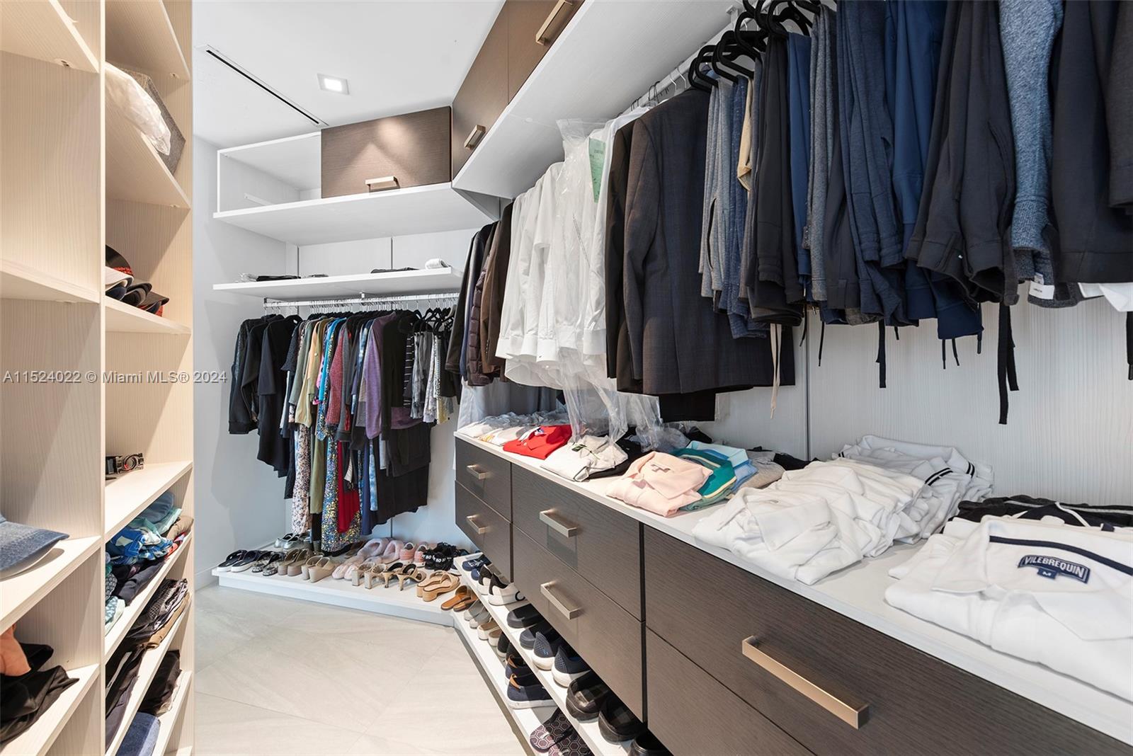 Master Walking Closet