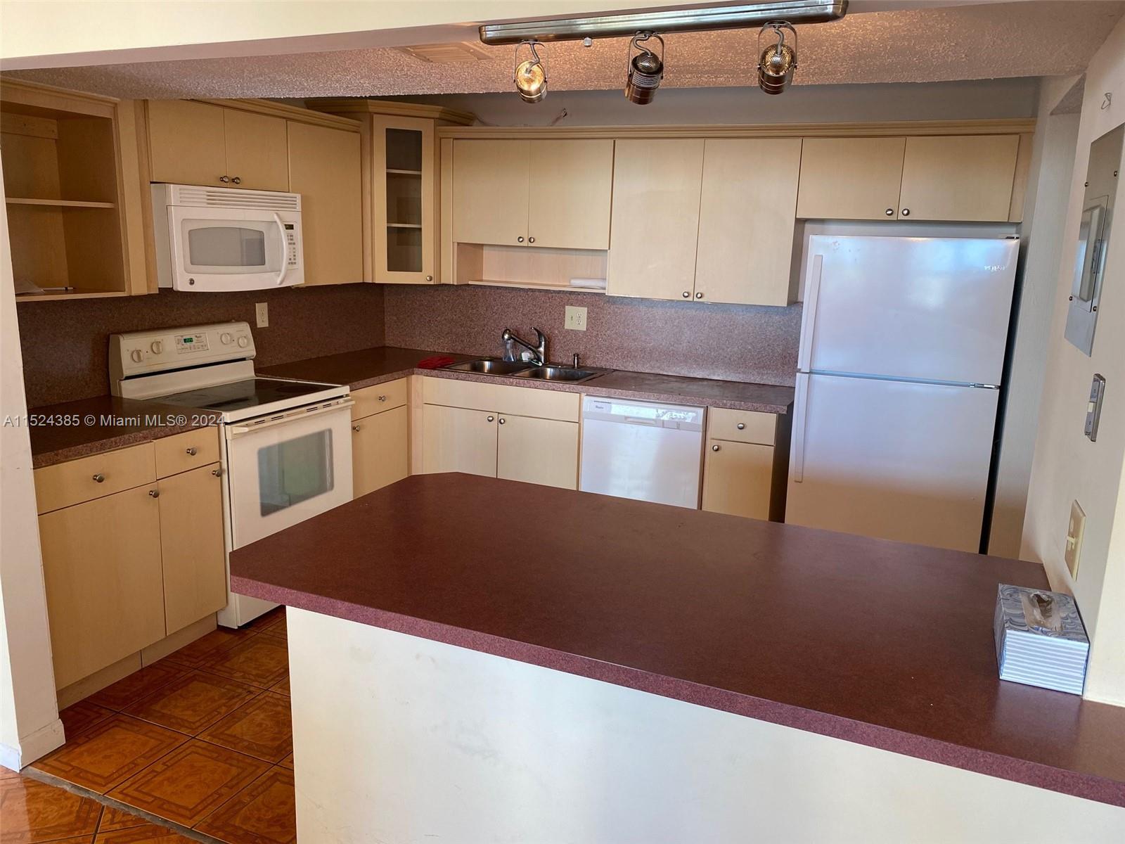 1410 S Ocean Dr 208, Hollywood, Florida 33019, 2 Bedrooms Bedrooms, ,2 BathroomsBathrooms,Residentiallease,For Rent,1410 S Ocean Dr 208,A11524385