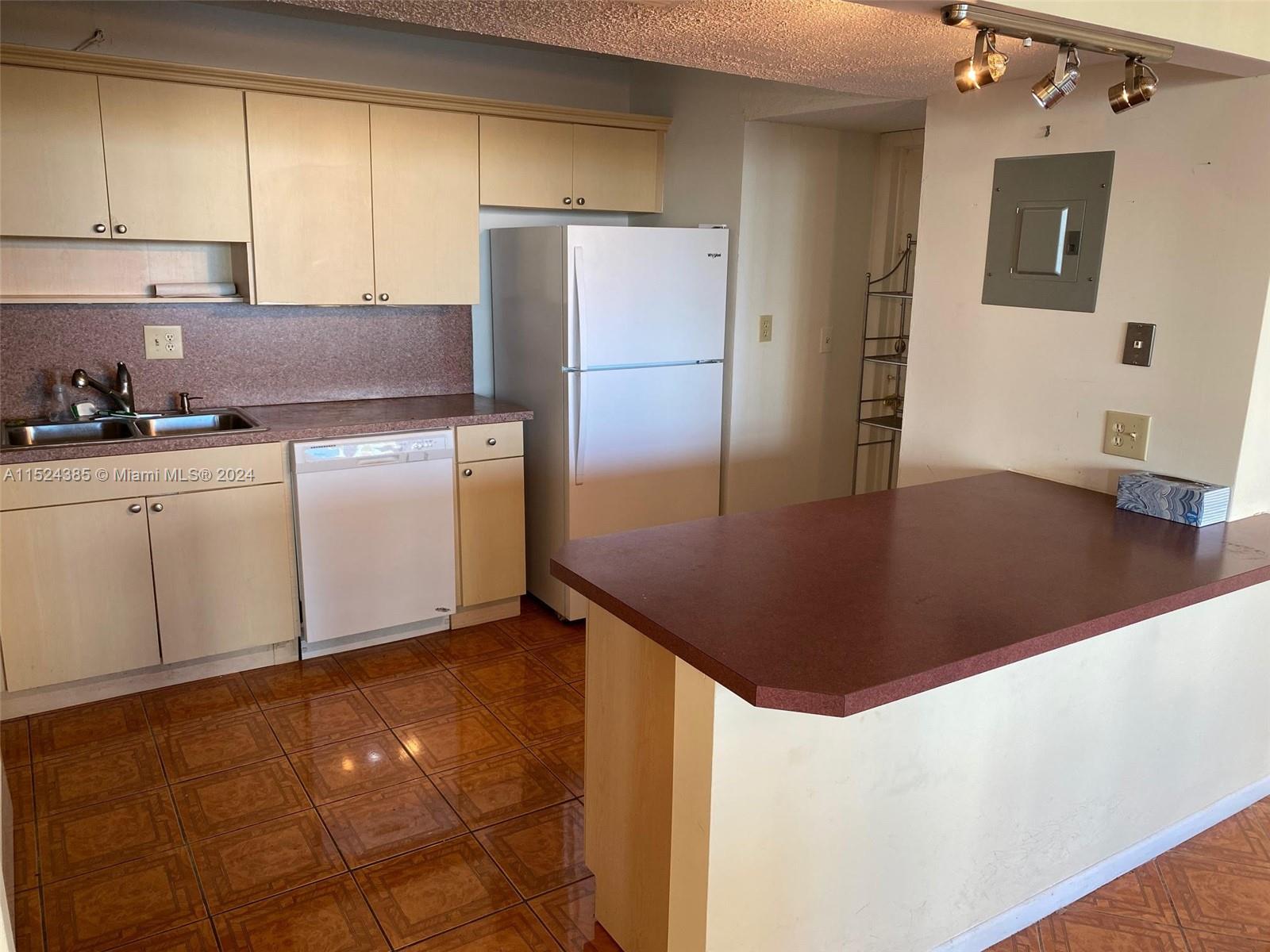 1410 S Ocean Dr 208, Hollywood, Florida 33019, 2 Bedrooms Bedrooms, ,2 BathroomsBathrooms,Residentiallease,For Rent,1410 S Ocean Dr 208,A11524385