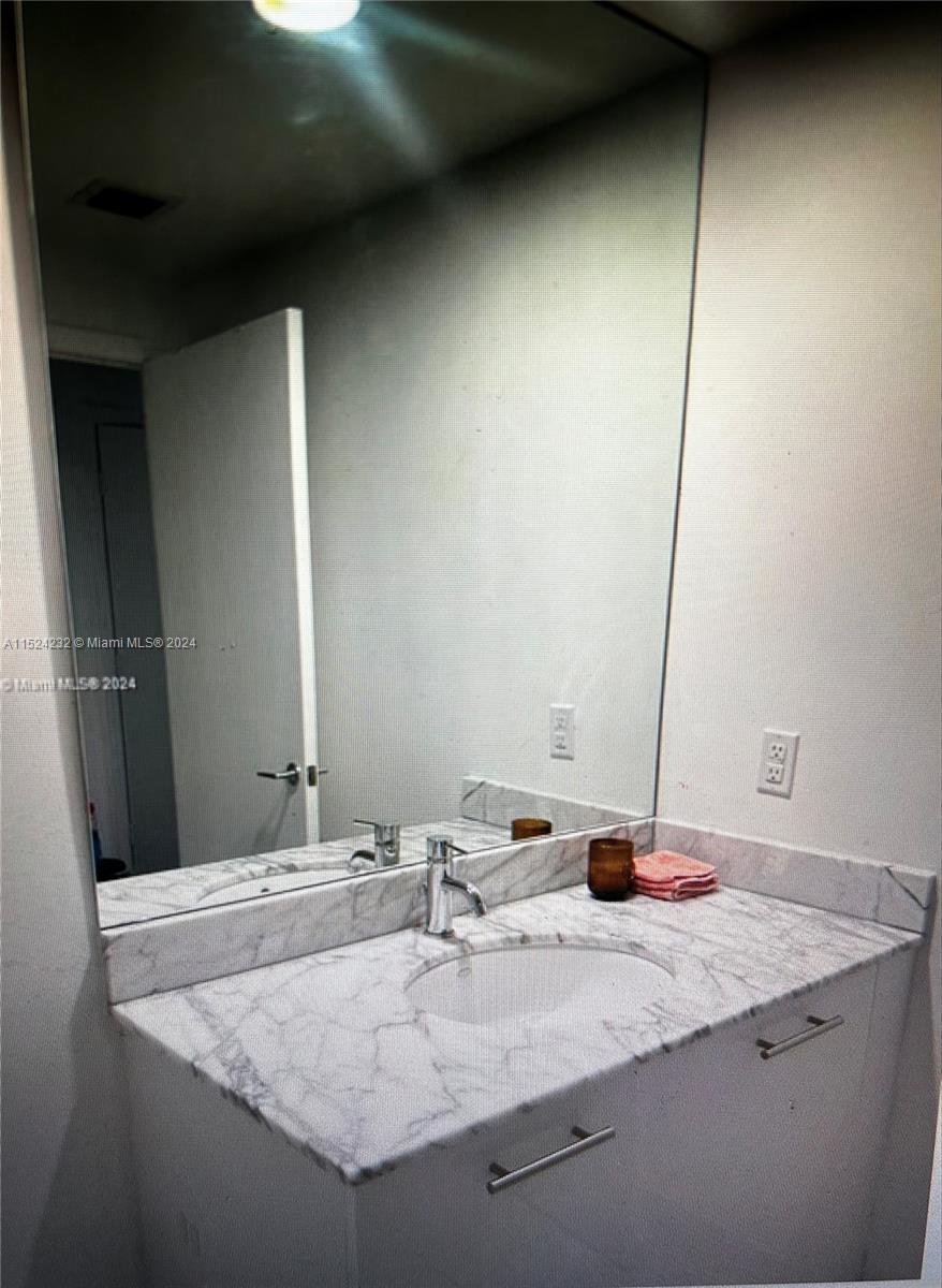 55 SE 6th St 1208, Miami, Florida 33131, 1 Bedroom Bedrooms, ,1 BathroomBathrooms,Residentiallease,For Rent,55 SE 6th St 1208,A11524232