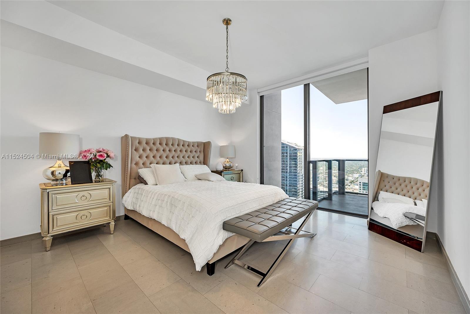 68 SE 6th St 3910, Miami, Florida 33131, 2 Bedrooms Bedrooms, ,2 BathroomsBathrooms,Residential,For Sale,68 SE 6th St 3910,A11524504