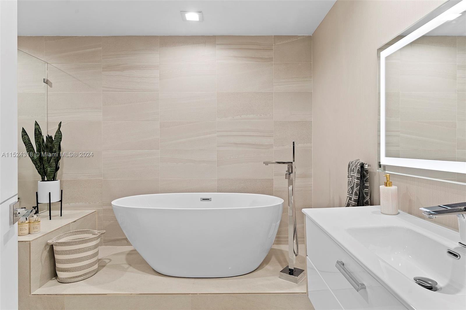 3900 Island Blvd B406, Aventura, Florida 33160, 3 Bedrooms Bedrooms, ,3 BathroomsBathrooms,Residential,For Sale,3900 Island Blvd B406,A11524318