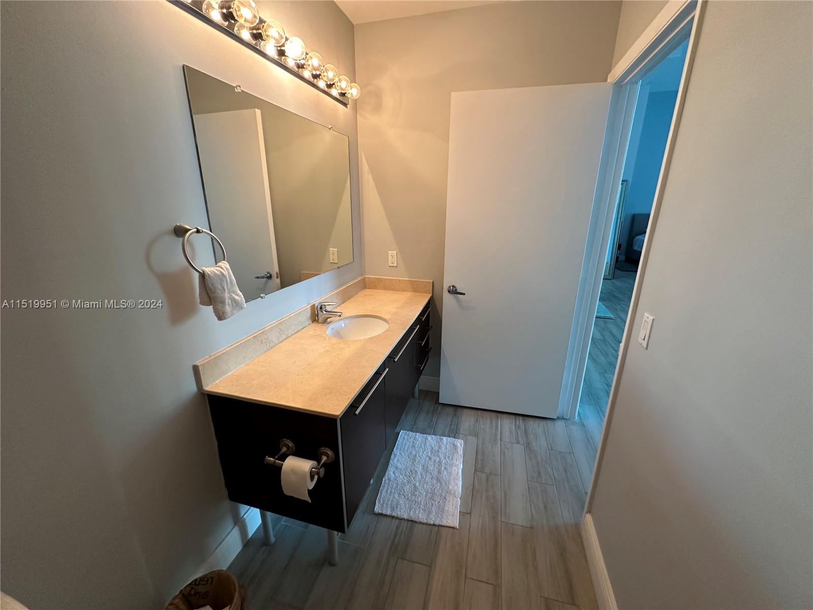 1900 N Bayshore Dr 512, Miami, Florida 33132, 2 Bedrooms Bedrooms, ,2 BathroomsBathrooms,Residential,For Sale,1900 N Bayshore Dr 512,A11519951