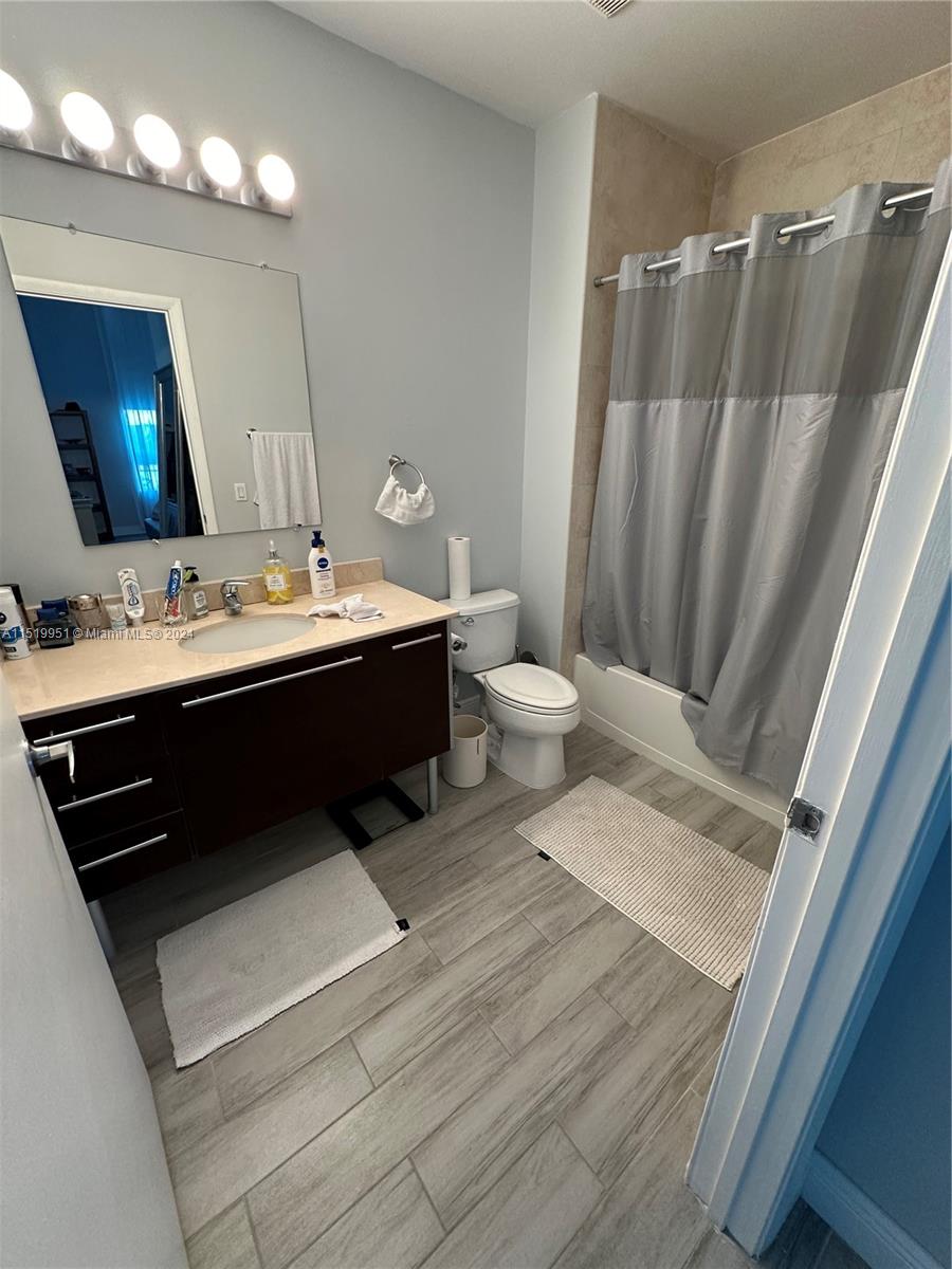 1900 N Bayshore Dr 512, Miami, Florida 33132, 2 Bedrooms Bedrooms, ,2 BathroomsBathrooms,Residential,For Sale,1900 N Bayshore Dr 512,A11519951