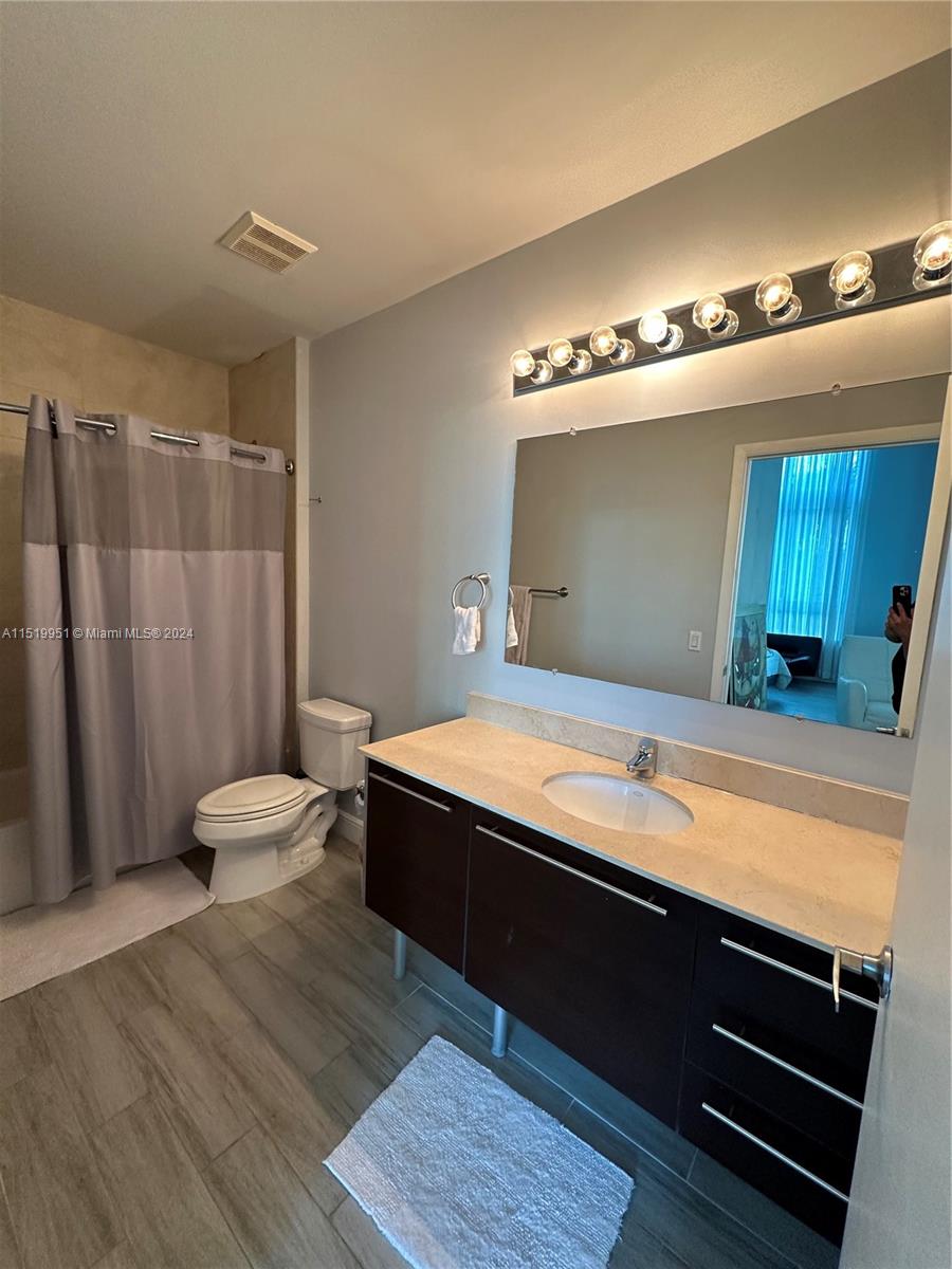 1900 N Bayshore Dr 512, Miami, Florida 33132, 2 Bedrooms Bedrooms, ,2 BathroomsBathrooms,Residential,For Sale,1900 N Bayshore Dr 512,A11519951