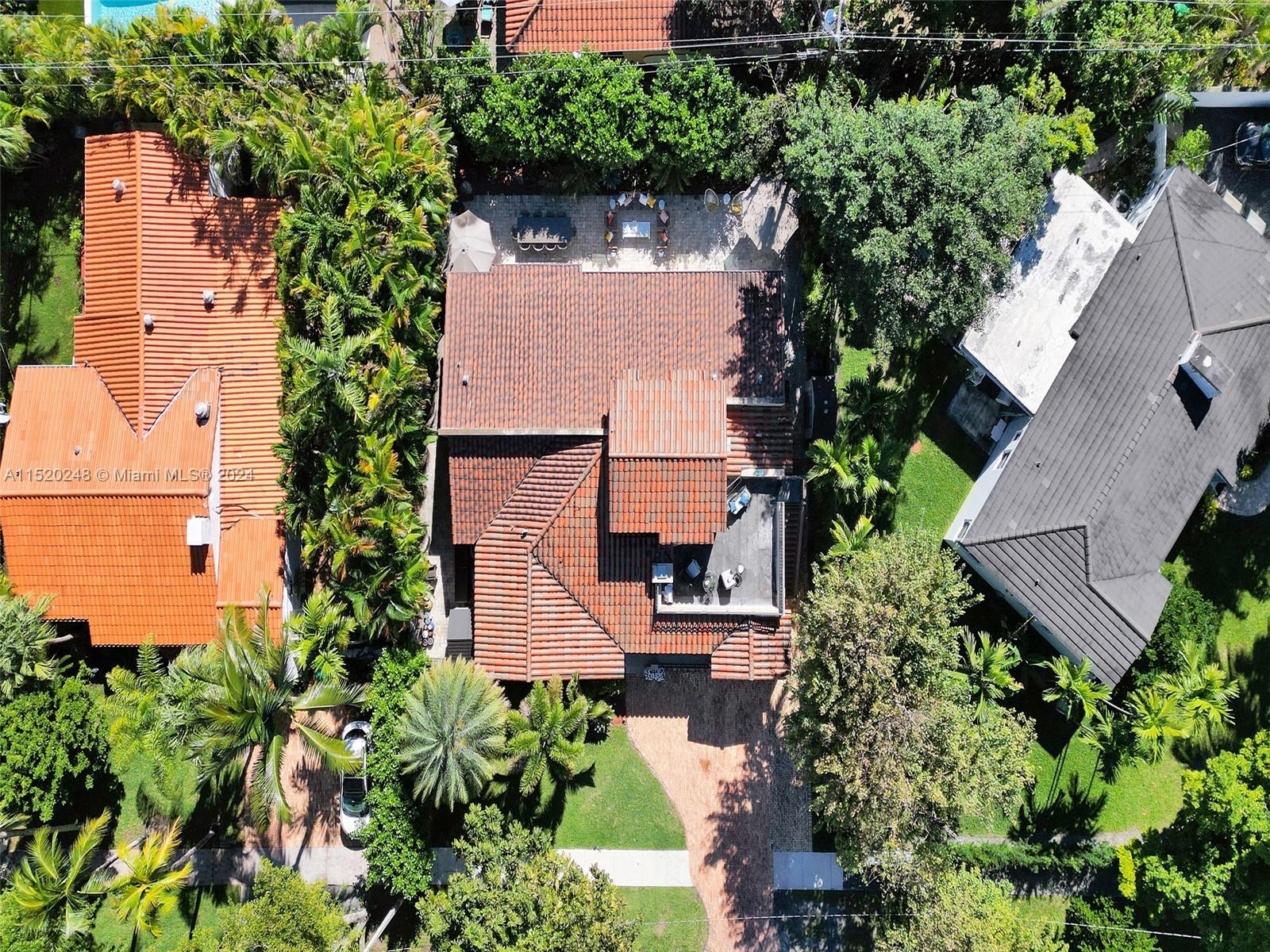 4664 SW 14th St, Miami, Florida 33134, 4 Bedrooms Bedrooms, ,4 BathroomsBathrooms,Residential,For Sale,4664 SW 14th St,A11520248