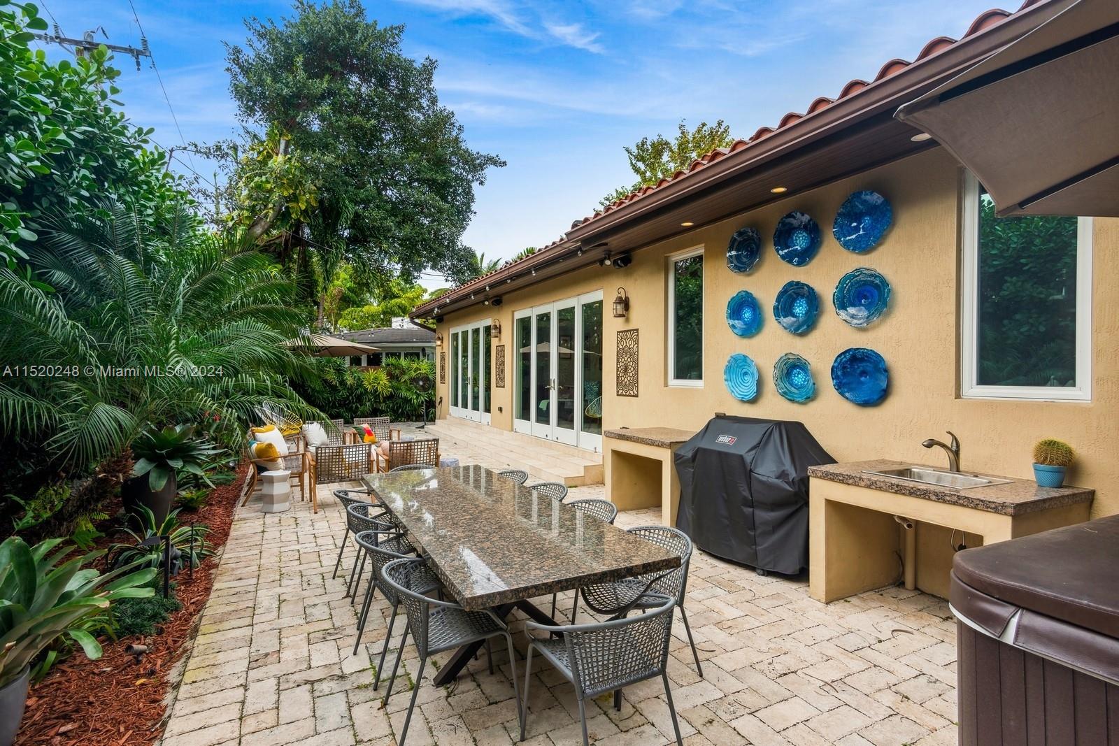 4664 SW 14th St, Miami, Florida 33134, 4 Bedrooms Bedrooms, ,4 BathroomsBathrooms,Residential,For Sale,4664 SW 14th St,A11520248