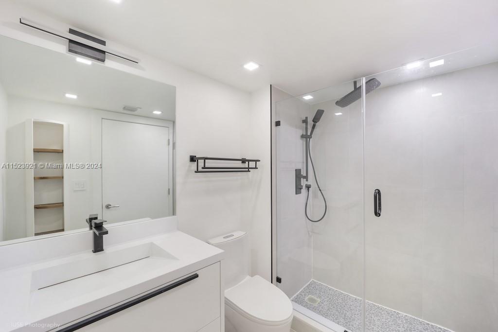 650 West Ave 2811, Miami Beach, Florida 33139, 2 Bedrooms Bedrooms, ,2 BathroomsBathrooms,Residential,For Sale,650 West Ave 2811,A11523921