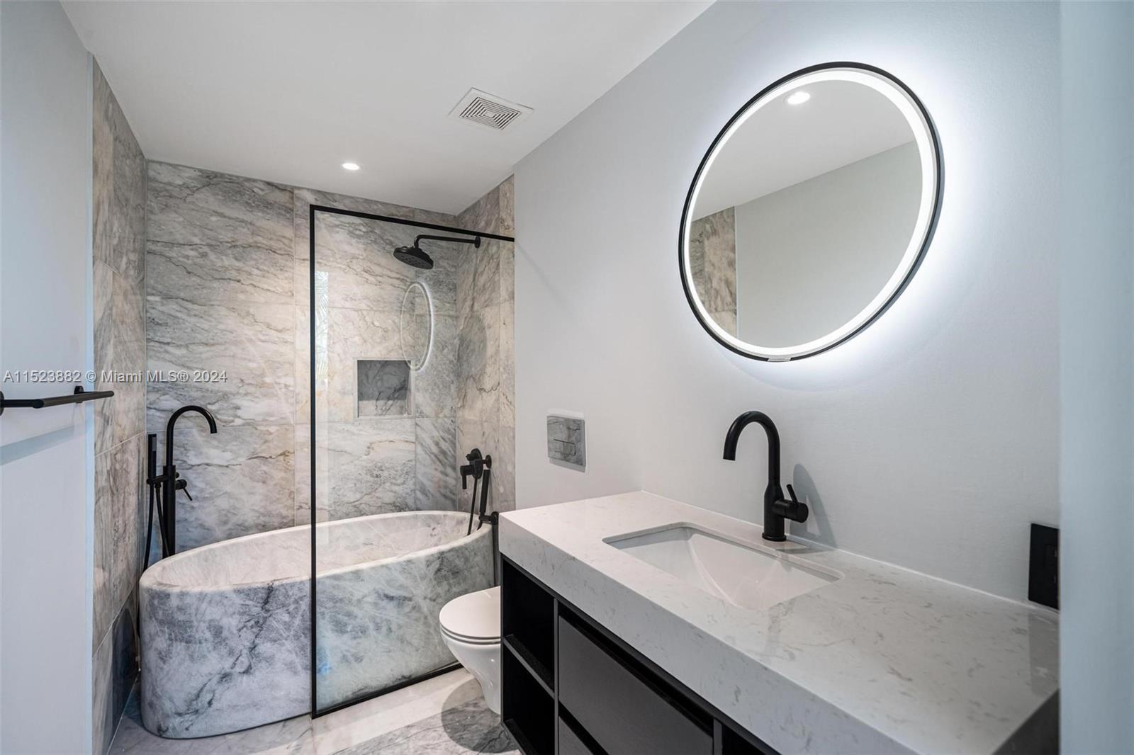 1428 West Ave 201, Miami Beach, Florida 33139, 2 Bedrooms Bedrooms, ,2 BathroomsBathrooms,Residentiallease,For Rent,1428 West Ave 201,A11523882