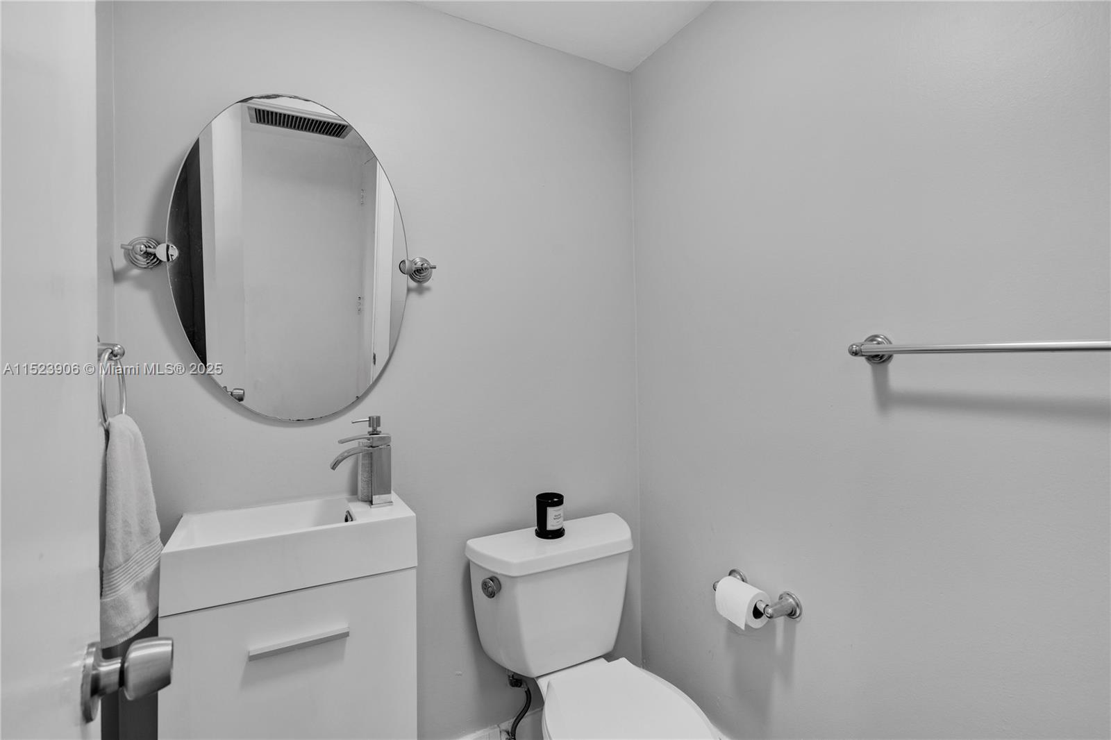 1600 S Ocean Dr 17D, Hollywood, Florida 33019, 1 Bedroom Bedrooms, ,1 BathroomBathrooms,Residential,For Sale,1600 S Ocean Dr 17D,A11523906