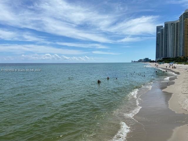 16909 Bay Rd, Sunny Isles Beach, FL, 33160 United States, 2 Bedrooms Bedrooms, ,2 BathroomsBathrooms,Residential,For Sale,Bay Rd,A11523592