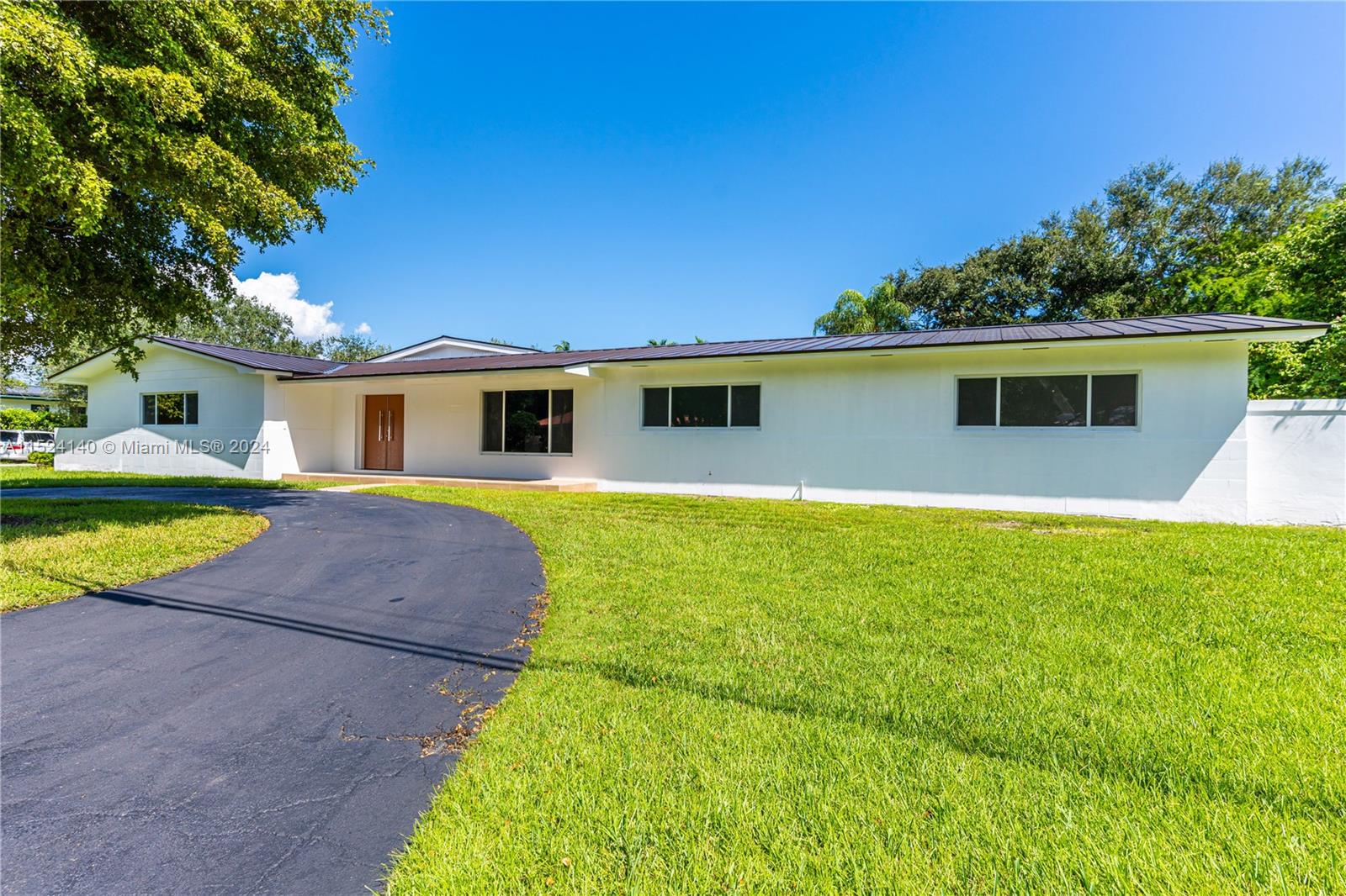 12525 SW 68 Ct, Pinecrest, Florida 33156, 5 Bedrooms Bedrooms, ,4 BathroomsBathrooms,Residential,For Sale,12525 SW 68 Ct,A11524140