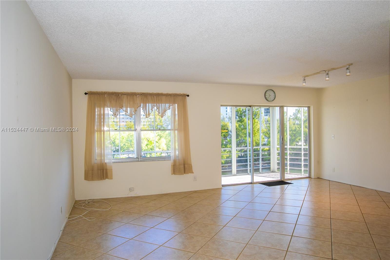 400 Diplomat Pkwy 514, Hallandale Beach, Florida 33009, 2 Bedrooms Bedrooms, ,2 BathroomsBathrooms,Residential,For Sale,400 Diplomat Pkwy 514,A11524447