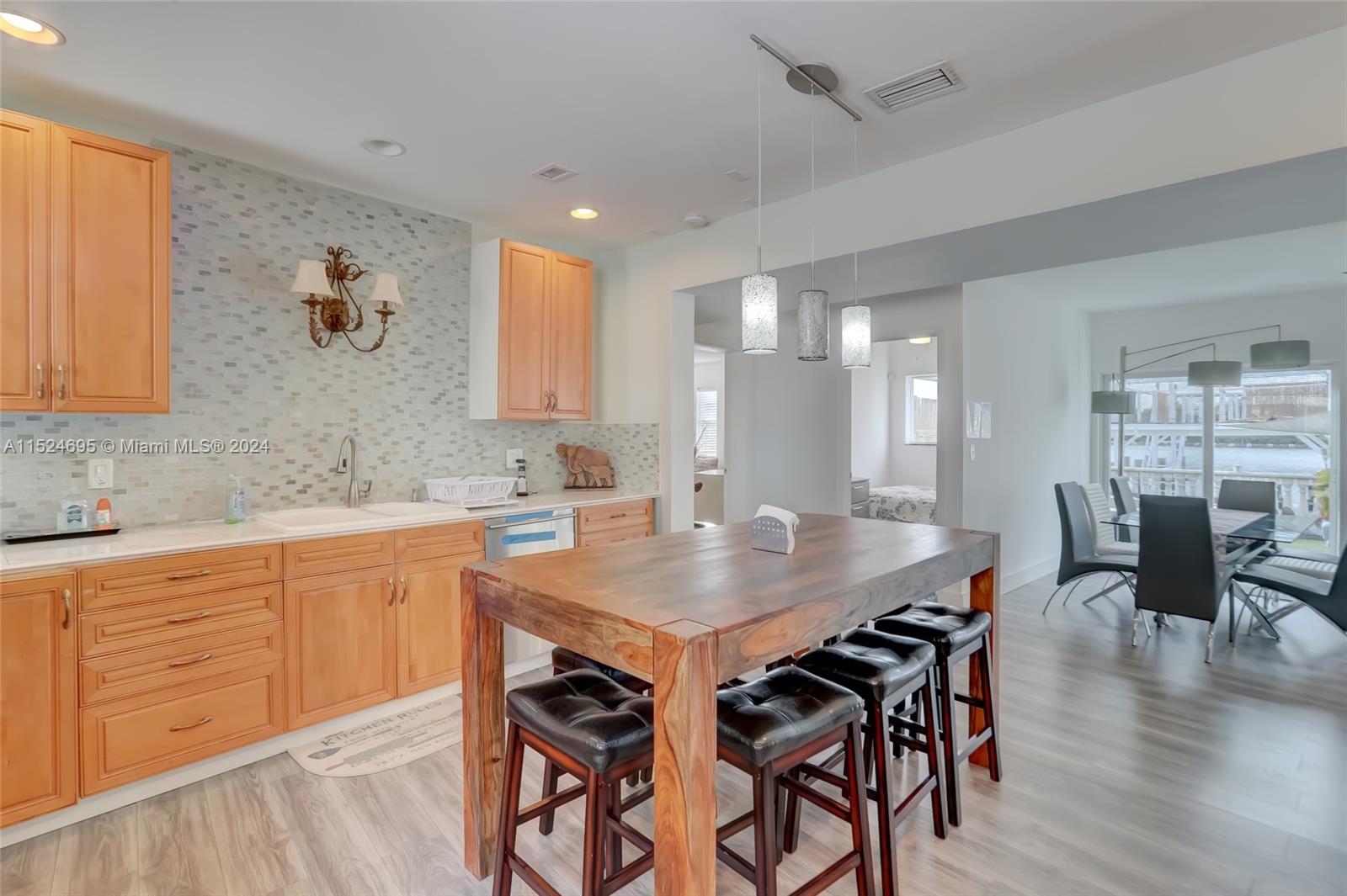 1st floor, 5 bedrooms 4 baths.