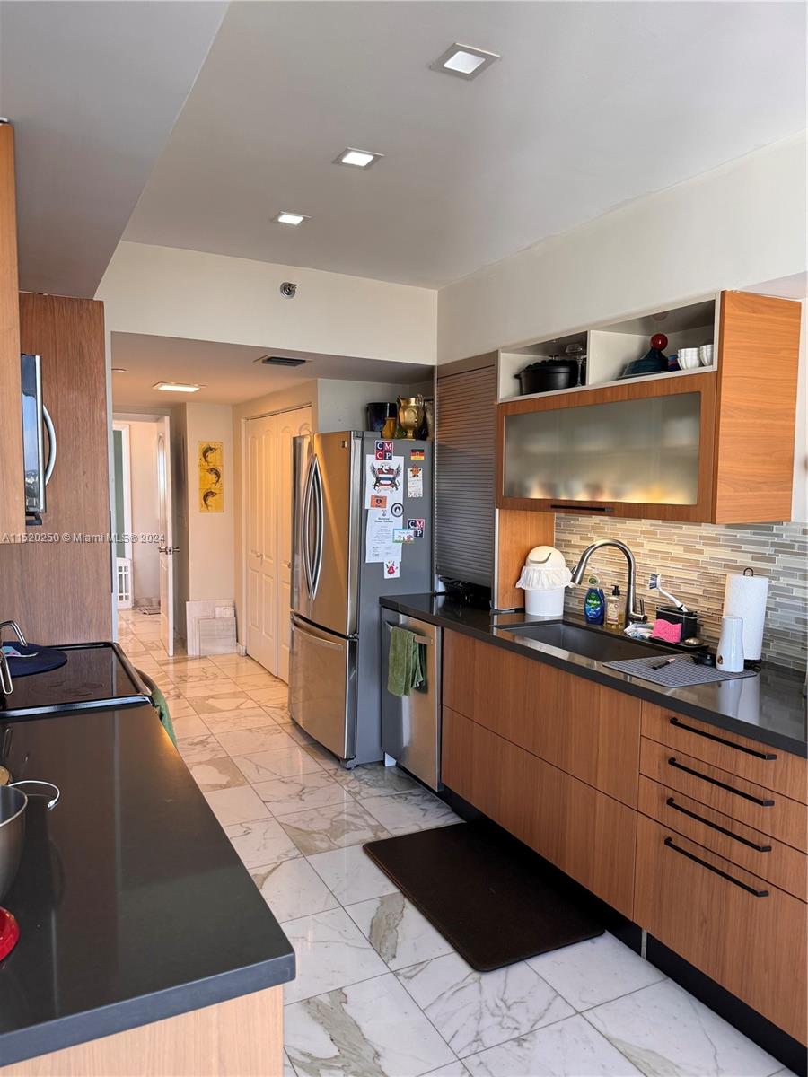 20281 E Country Club Dr 2402, Aventura, Florida 33180, 2 Bedrooms Bedrooms, ,2 BathroomsBathrooms,Residential,For Sale,20281 E Country Club Dr 2402,A11520250