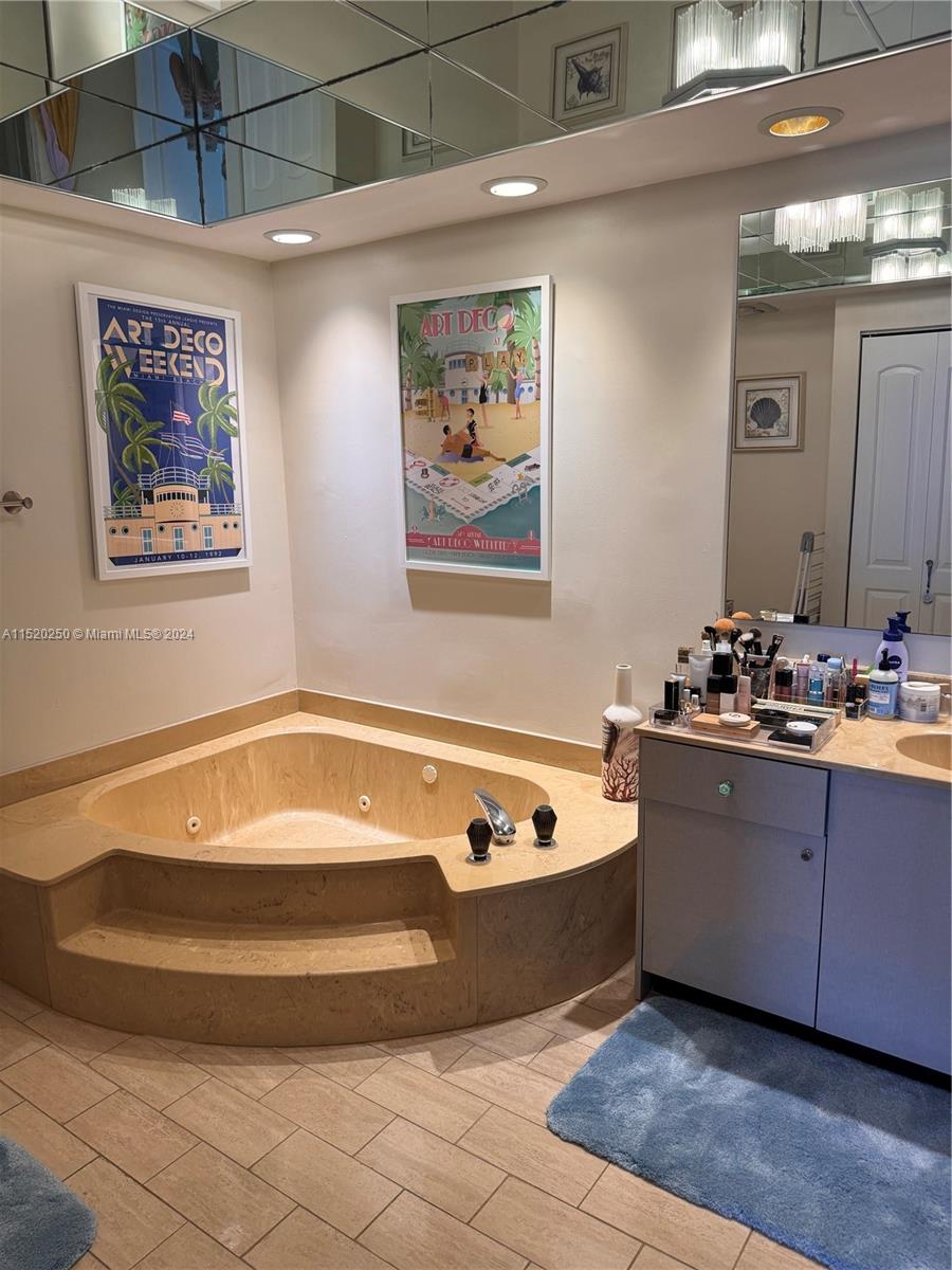 20281 E Country Club Dr 2402, Aventura, Florida 33180, 2 Bedrooms Bedrooms, ,2 BathroomsBathrooms,Residential,For Sale,20281 E Country Club Dr 2402,A11520250