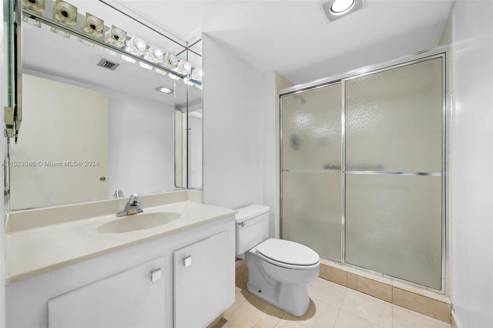 20505 E Country Club Dr 1938, Aventura, Florida 33180, 2 Bedrooms Bedrooms, ,2 BathroomsBathrooms,Residential,For Sale,20505 E Country Club Dr 1938,A11523386