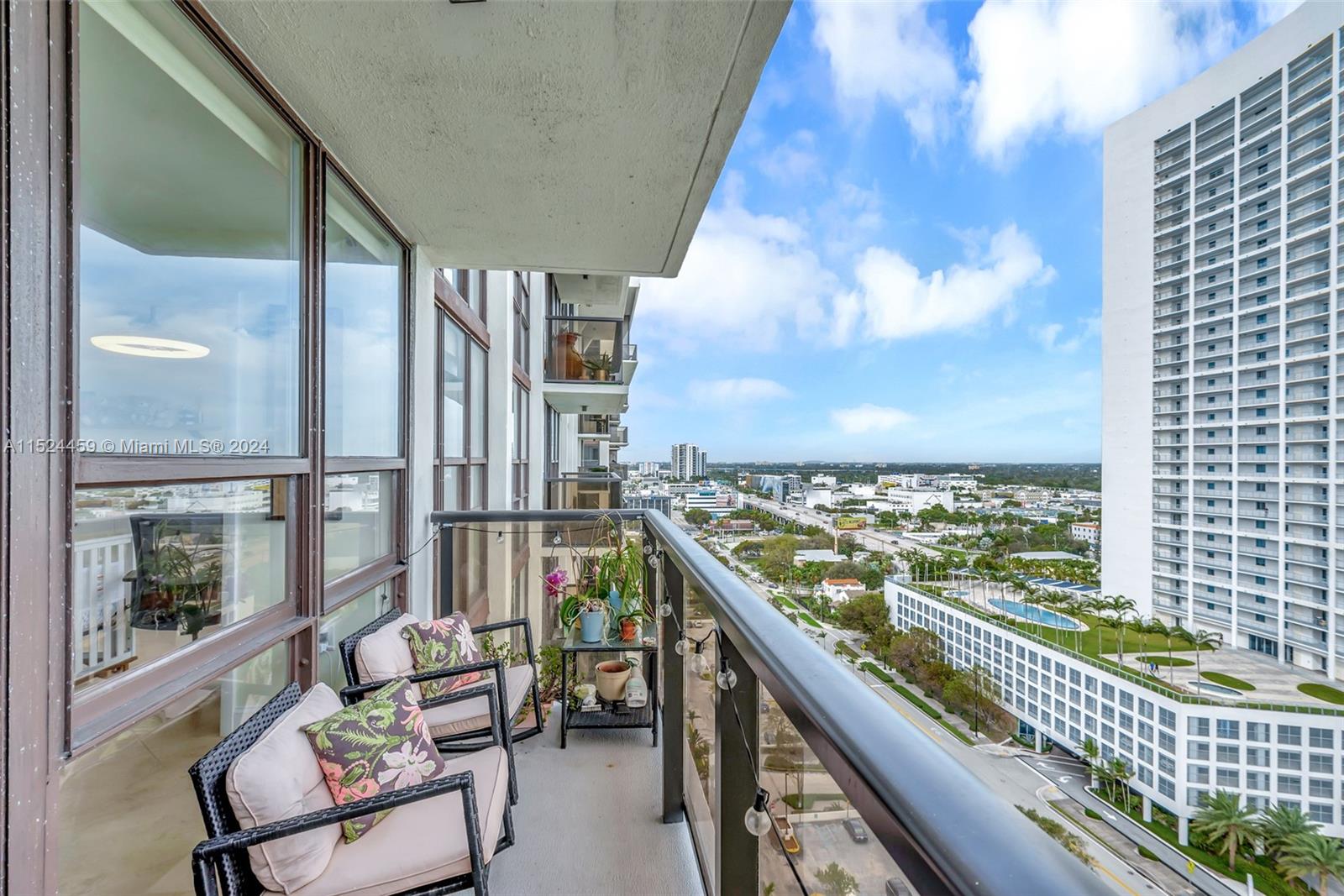 600 NE 36th St 1910, Miami, Florida 33137, 2 Bedrooms Bedrooms, ,1 BathroomBathrooms,Residential,For Sale,600 NE 36th St 1910,A11524459
