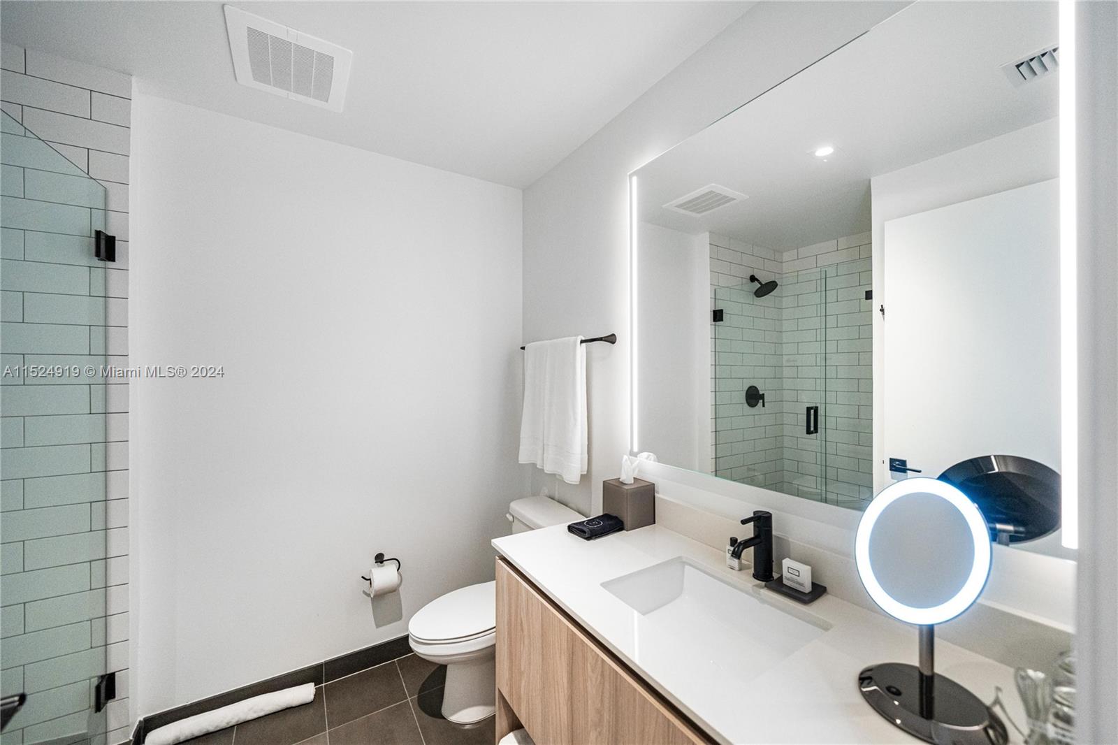 398 NE 5th St 2303, Miami, Florida 33132, 1 Bedroom Bedrooms, ,1 BathroomBathrooms,Residential,For Sale,398 NE 5th St 2303,A11524919