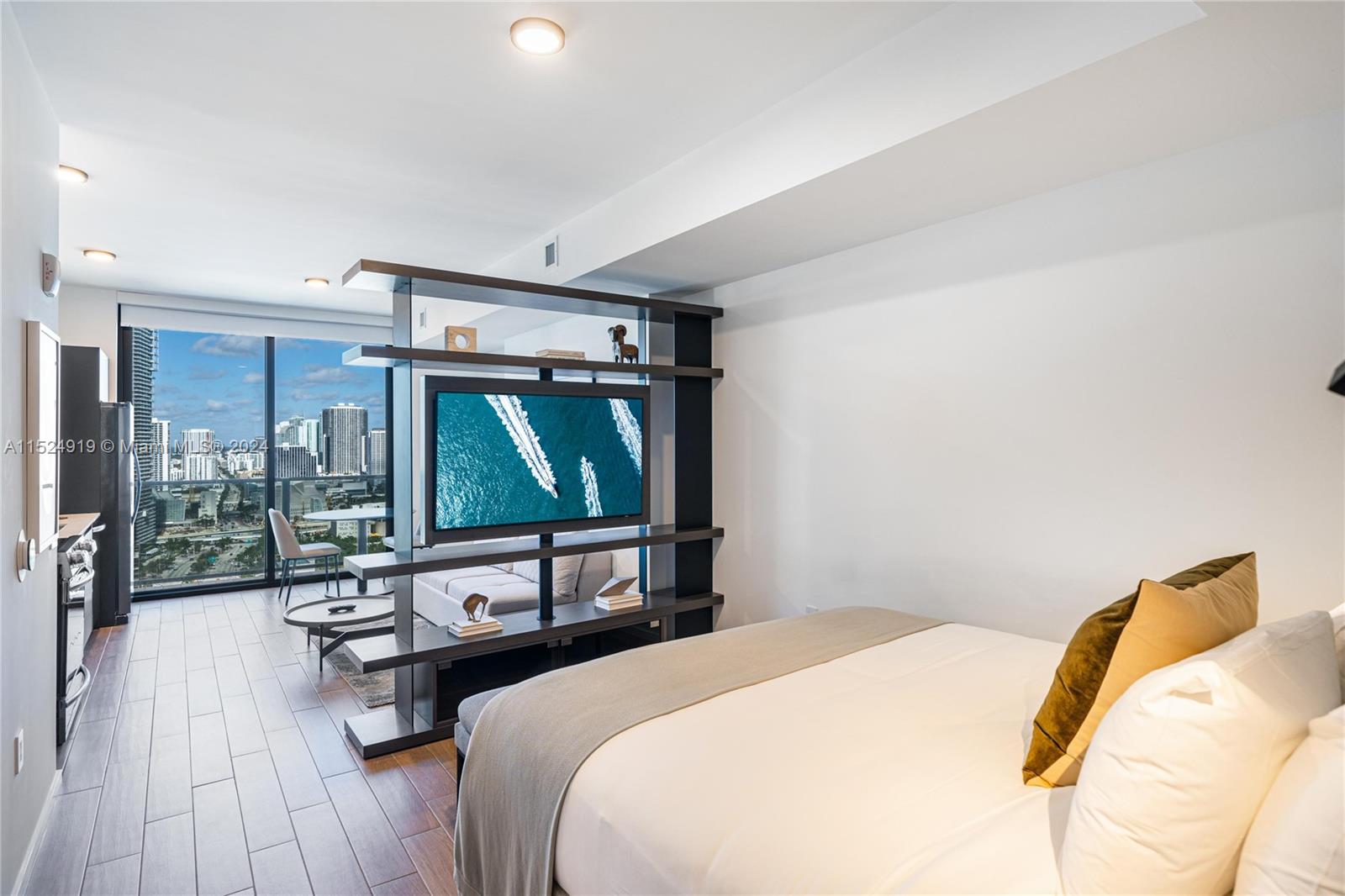 398 NE 5th St 2303, Miami, Florida 33132, 1 Bedroom Bedrooms, ,1 BathroomBathrooms,Residential,For Sale,398 NE 5th St 2303,A11524919