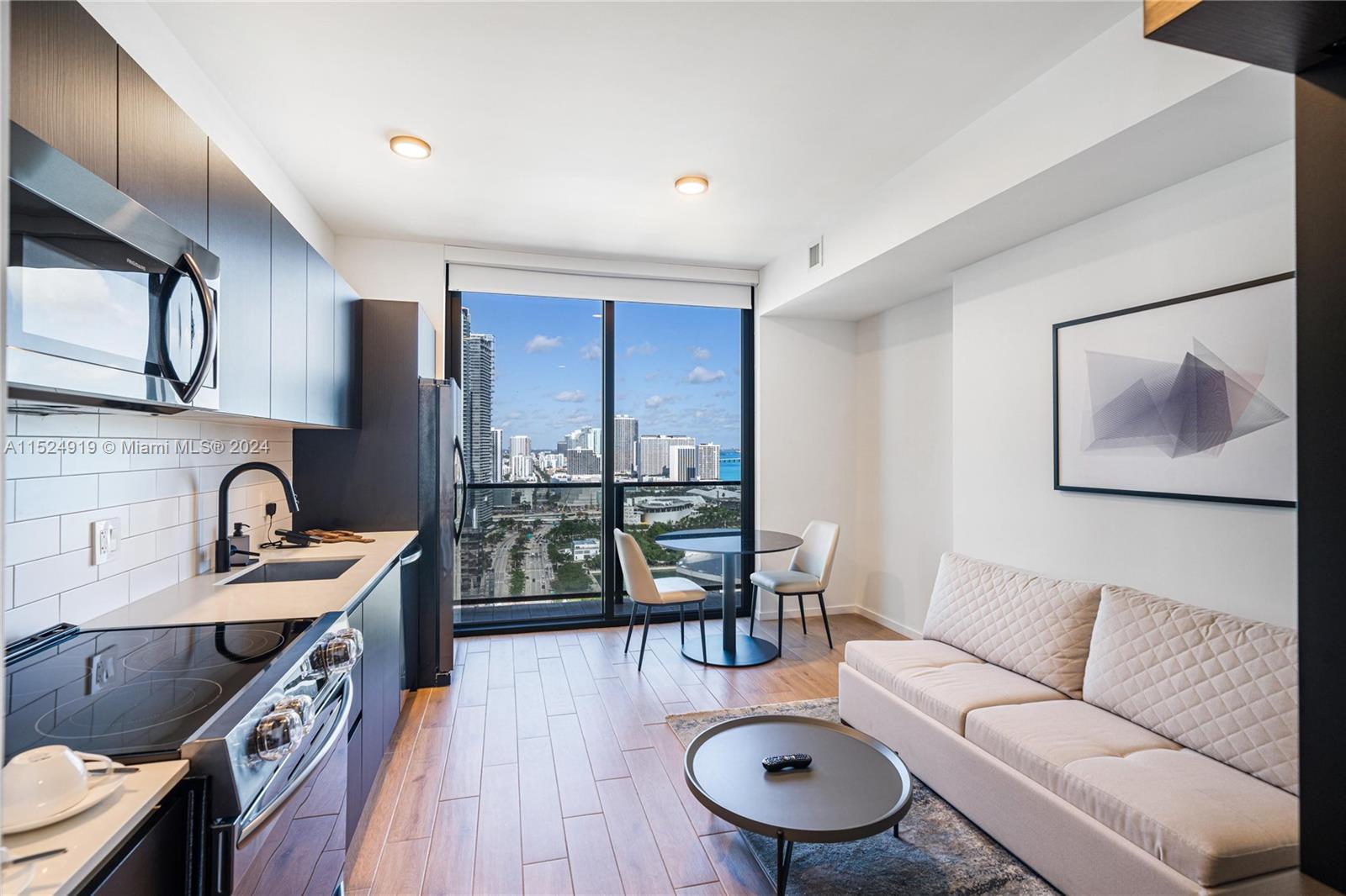 398 NE 5th St 2303, Miami, Florida 33132, 1 Bedroom Bedrooms, ,1 BathroomBathrooms,Residential,For Sale,398 NE 5th St 2303,A11524919