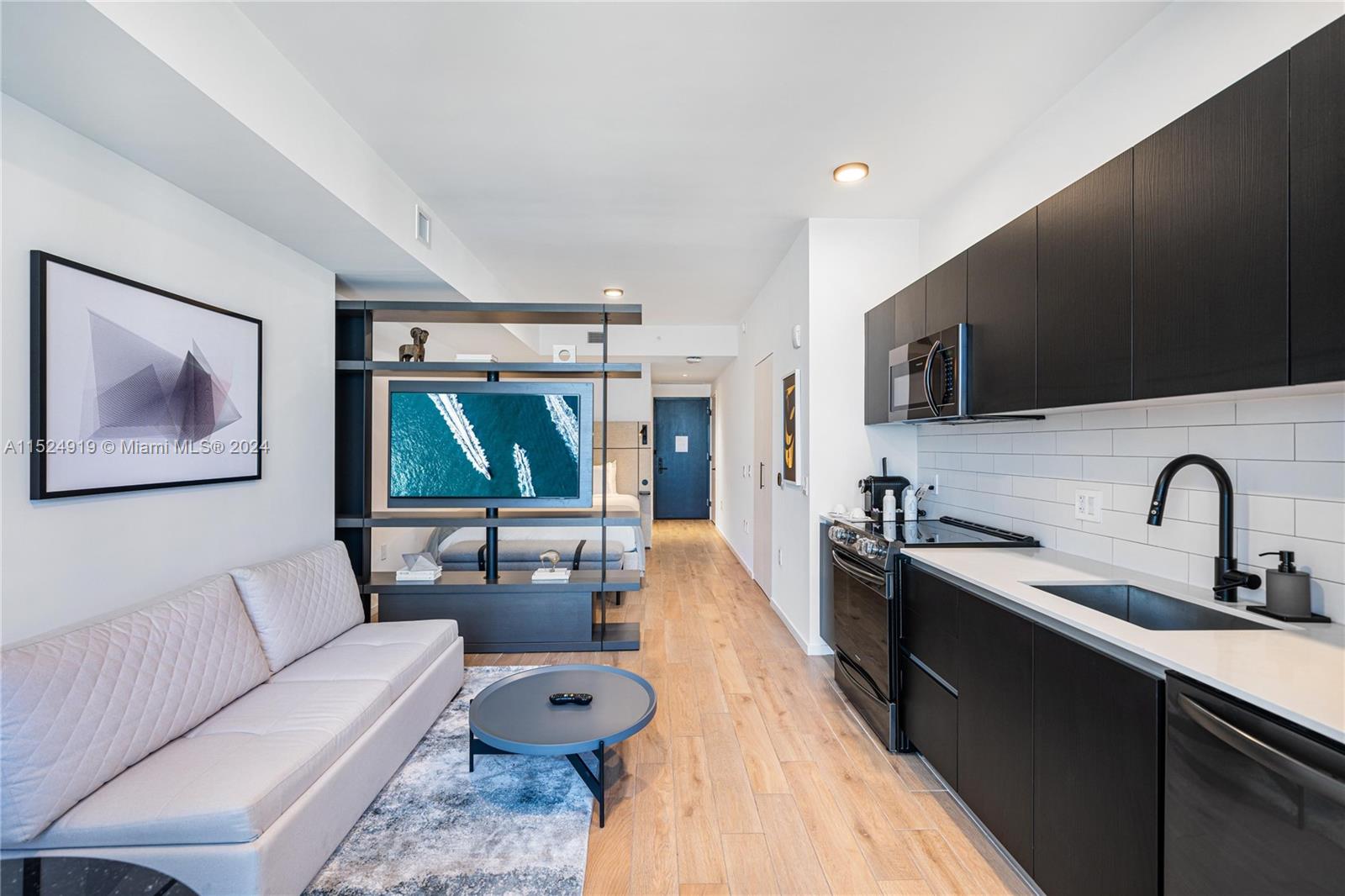 398 NE 5th St 2303, Miami, Florida 33132, 1 Bedroom Bedrooms, ,1 BathroomBathrooms,Residential,For Sale,398 NE 5th St 2303,A11524919